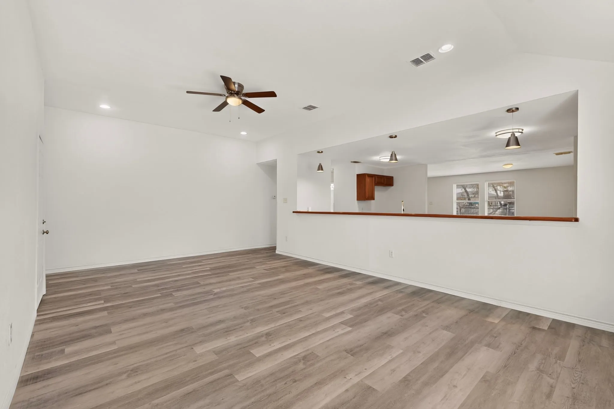 Single Family Residence For Rent in Dallas County , 1512 Rowan Avenue, Dallas, Texas 75223, 3 Bedroom, 2 Bathroom, 2 Garage spaces, 2,052 Sqft, built in 2006, mls#21389272, Real Estate Agent in Dallas, Homes For Rent in Dallas county, Homes For Rent in Dallas, Realtor in Dallas Texas, Real Estate Brokerage Independent Realty Texas, Luminita Cordes Realtor