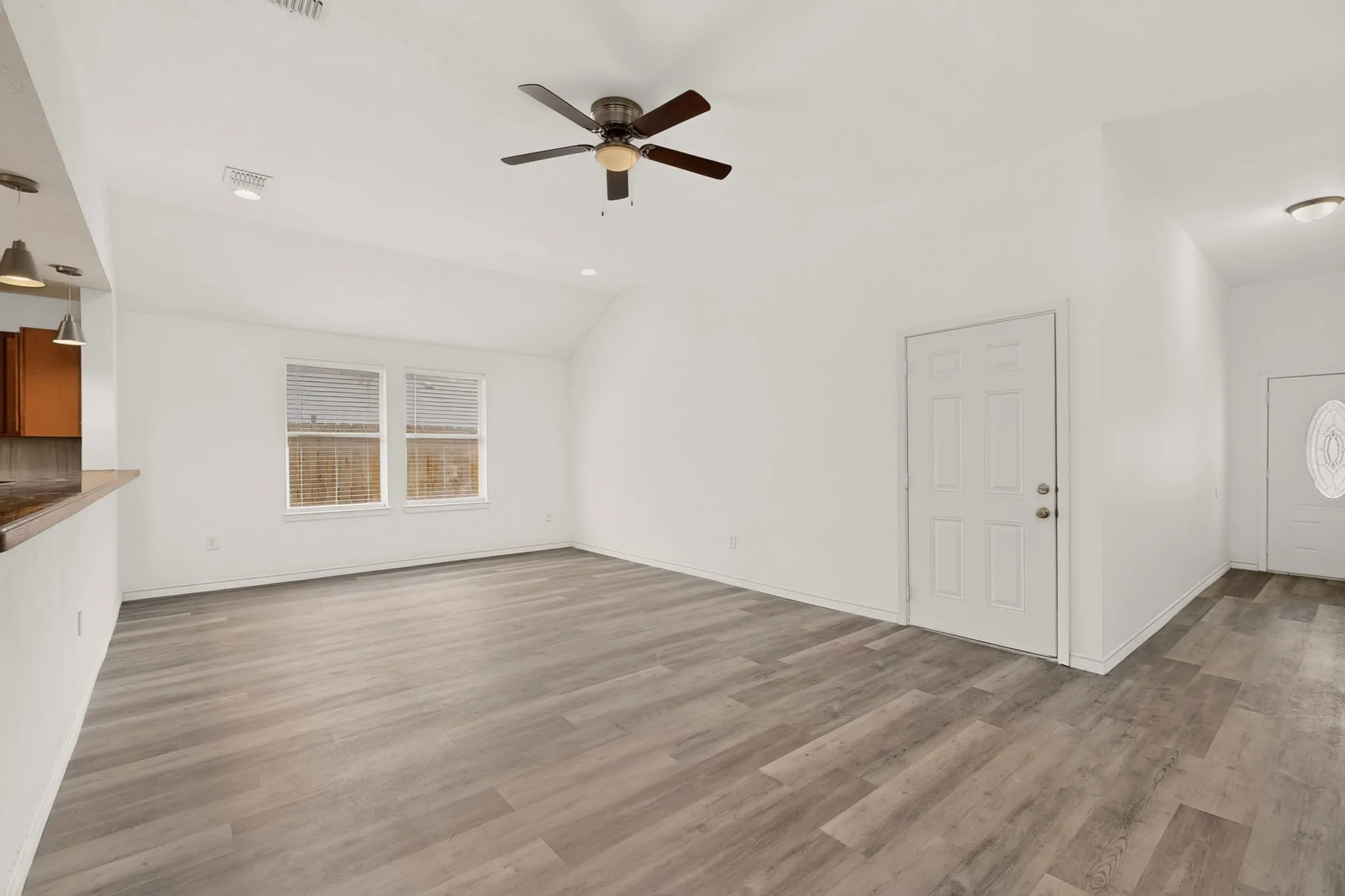 Single Family Residence For Rent in Dallas County , 1512 Rowan Avenue, Dallas, Texas 75223, 3 Bedroom, 2 Bathroom, 2 Garage spaces, 2,052 Sqft, built in 2006, mls#21389272, Real Estate Agent in Dallas, Homes For Rent in Dallas county, Homes For Rent in Dallas, Realtor in Dallas Texas, Real Estate Brokerage Independent Realty Texas, Luminita Cordes Realtor
