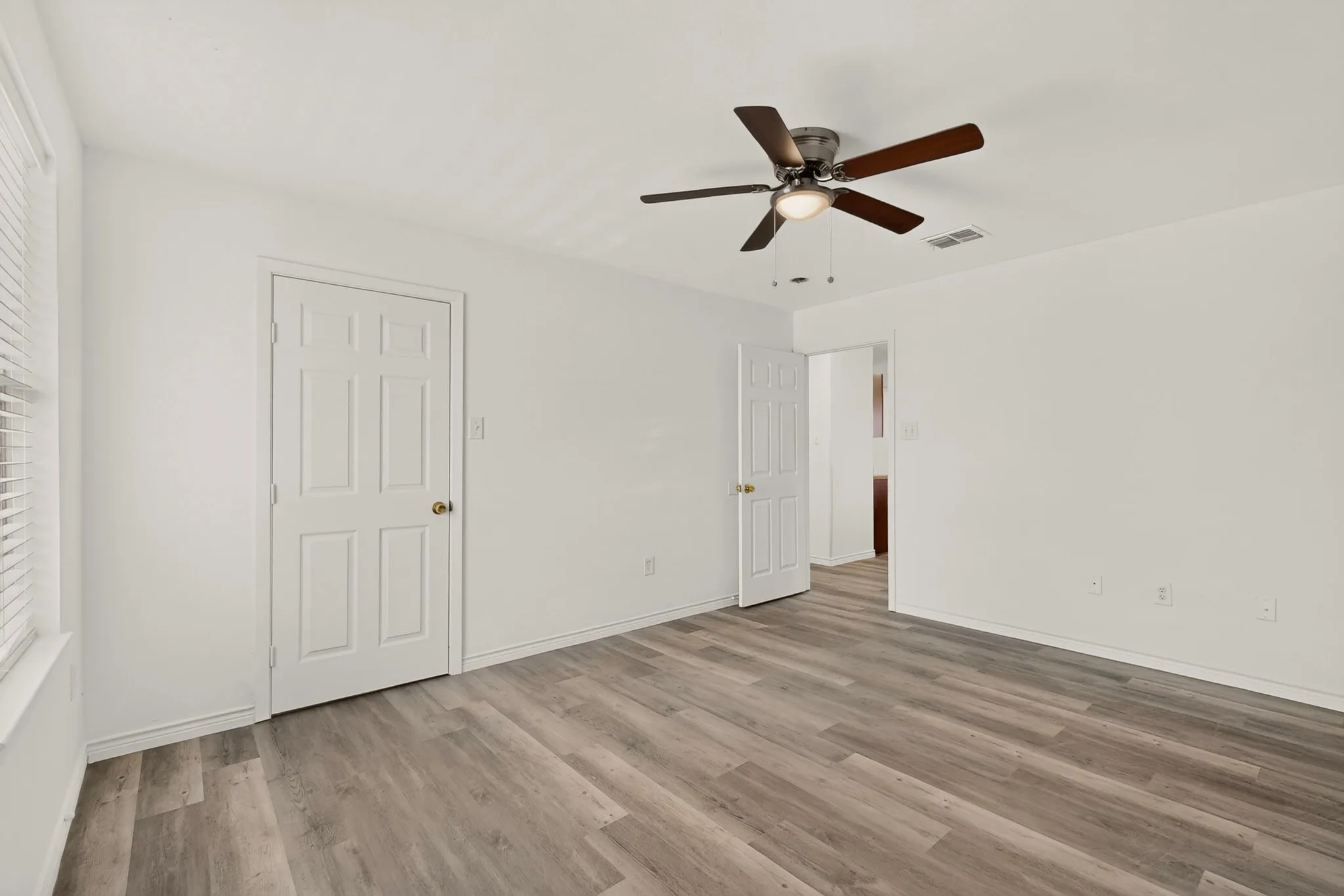 Single Family Residence For Rent in Dallas County , 1512 Rowan Avenue, Dallas, Texas 75223, 3 Bedroom, 2 Bathroom, 2 Garage spaces, 2,052 Sqft, built in 2006, mls#21389272, Real Estate Agent in Dallas, Homes For Rent in Dallas county, Homes For Rent in Dallas, Realtor in Dallas Texas, Real Estate Brokerage Independent Realty Texas, Luminita Cordes Realtor