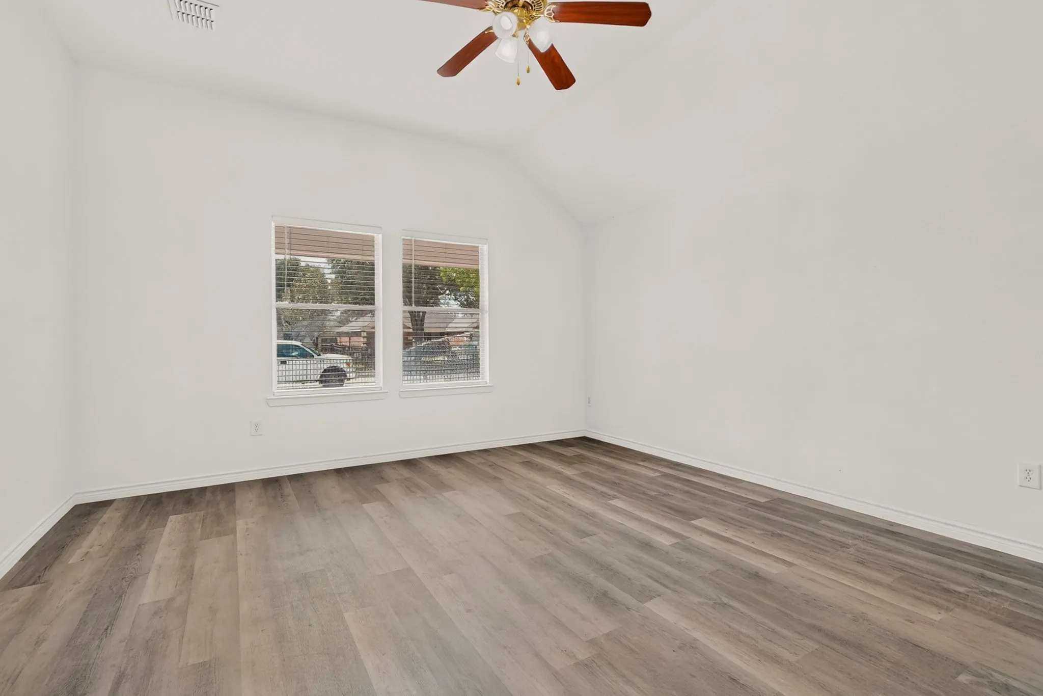 Single Family Residence For Rent in Dallas County , 1512 Rowan Avenue, Dallas, Texas 75223, 3 Bedroom, 2 Bathroom, 2 Garage spaces, 2,052 Sqft, built in 2006, mls#21389272, Real Estate Agent in Dallas, Homes For Rent in Dallas county, Homes For Rent in Dallas, Realtor in Dallas Texas, Real Estate Brokerage Independent Realty Texas, Luminita Cordes Realtor