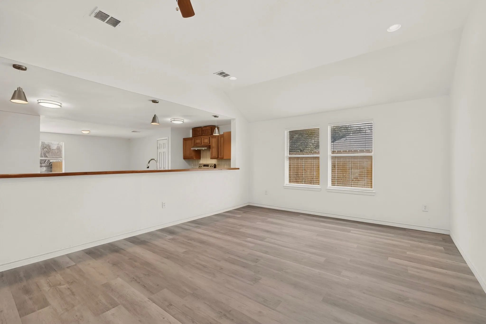 Single Family Residence For Rent in Dallas County , 1512 Rowan Avenue, Dallas, Texas 75223, 3 Bedroom, 2 Bathroom, 2 Garage spaces, 2,052 Sqft, built in 2006, mls#21389272, Real Estate Agent in Dallas, Homes For Rent in Dallas county, Homes For Rent in Dallas, Realtor in Dallas Texas, Real Estate Brokerage Independent Realty Texas, Luminita Cordes Realtor