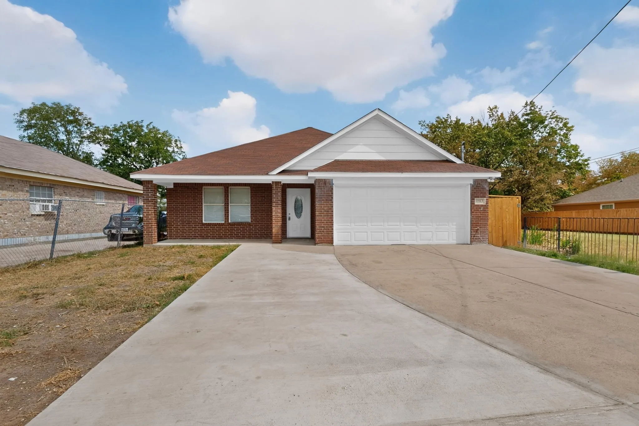Single Family Residence For Rent in Dallas County , 1512 Rowan Avenue, Dallas, Texas 75223, 3 Bedroom, 2 Bathroom, 2 Garage spaces, 2,052 Sqft, built in 2006, mls#21389272, Real Estate Agent in Dallas, Homes For Rent in Dallas county, Homes For Rent in Dallas, Realtor in Dallas Texas, Real Estate Brokerage Independent Realty Texas, Luminita Cordes Realtor