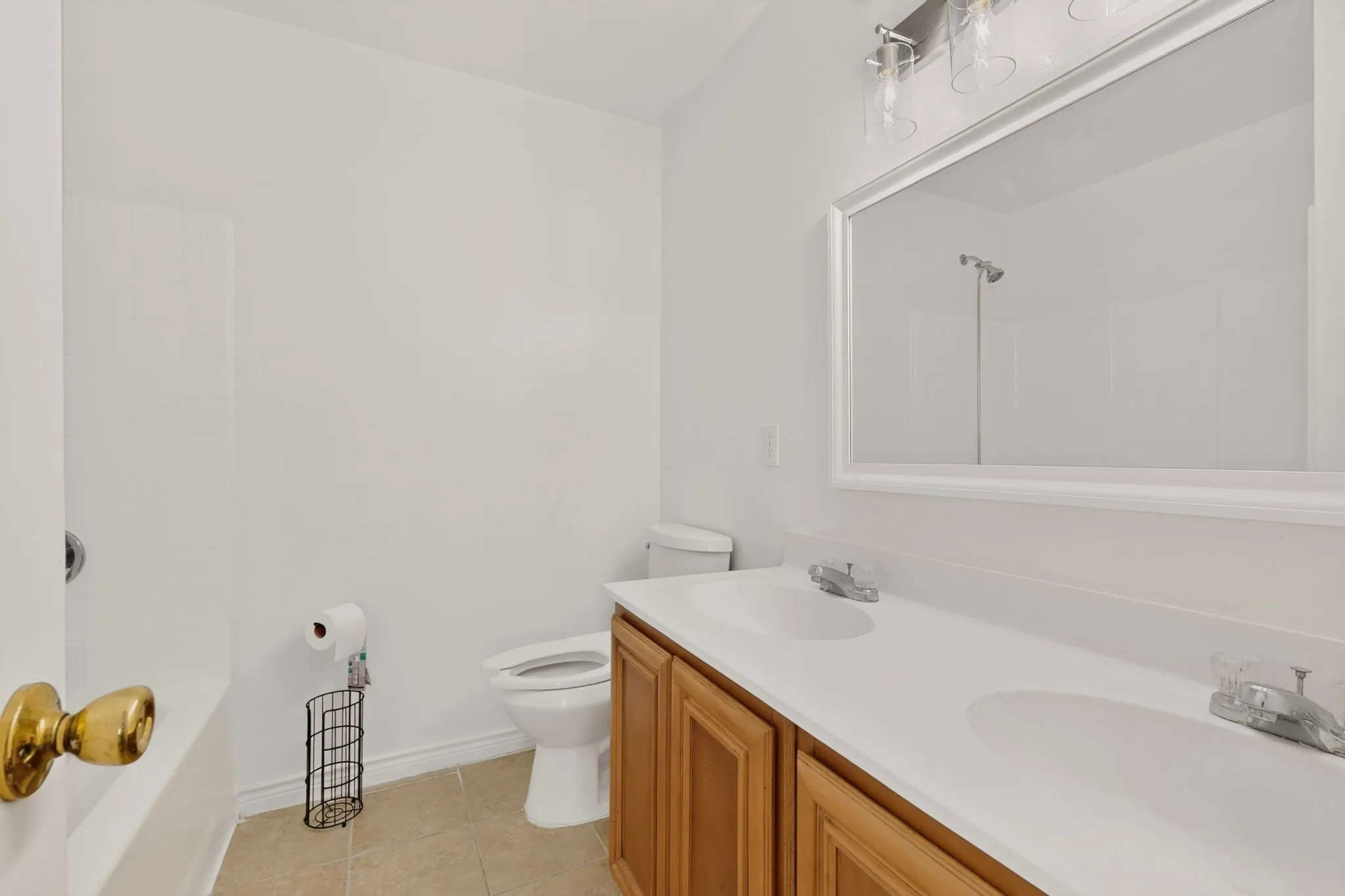 Single Family Residence For Rent in Dallas County , 1512 Rowan Avenue, Dallas, Texas 75223, 3 Bedroom, 2 Bathroom, 2 Garage spaces, 2,052 Sqft, built in 2006, mls#21389272, Real Estate Agent in Dallas, Homes For Rent in Dallas county, Homes For Rent in Dallas, Realtor in Dallas Texas, Real Estate Brokerage Independent Realty Texas, Luminita Cordes Realtor