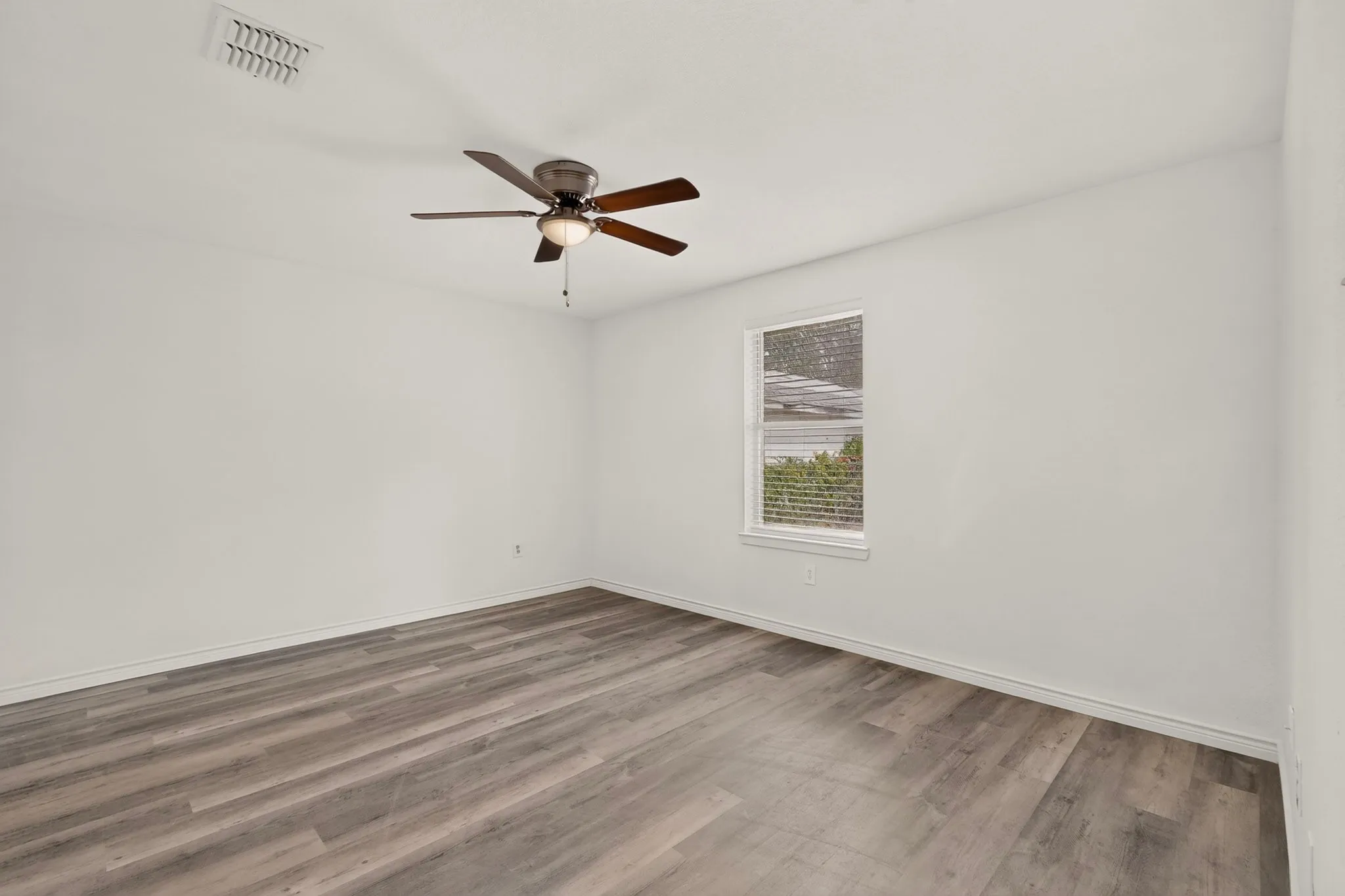 Single Family Residence For Rent in Dallas County , 1512 Rowan Avenue, Dallas, Texas 75223, 3 Bedroom, 2 Bathroom, 2 Garage spaces, 2,052 Sqft, built in 2006, mls#21389272, Real Estate Agent in Dallas, Homes For Rent in Dallas county, Homes For Rent in Dallas, Realtor in Dallas Texas, Real Estate Brokerage Independent Realty Texas, Luminita Cordes Realtor