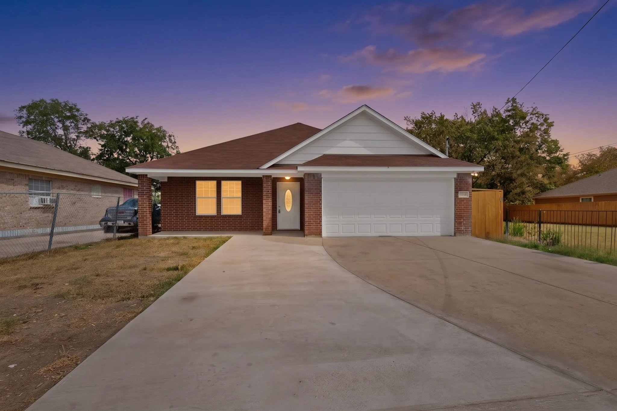 Single Family Residence For Rent in Dallas County , 1512 Rowan Avenue, Dallas, Texas 75223, 3 Bedroom, 2 Bathroom, 2 Garage spaces, 2,052 Sqft, built in 2006, mls#21389272, Real Estate Agent in Dallas, Homes For Rent in Dallas county, Homes For Rent in Dallas, Realtor in Dallas Texas, Real Estate Brokerage Independent Realty Texas, Luminita Cordes Realtor