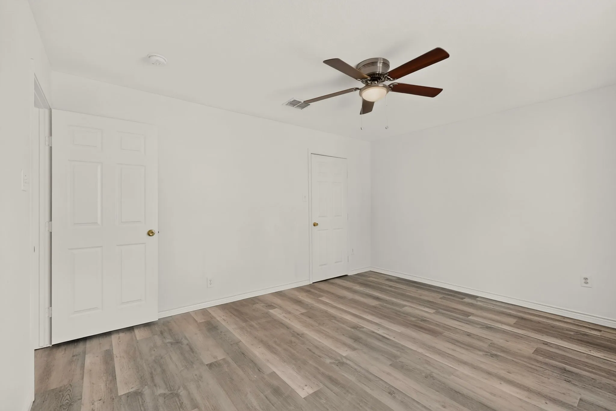 Single Family Residence For Rent in Dallas County , 1512 Rowan Avenue, Dallas, Texas 75223, 3 Bedroom, 2 Bathroom, 2 Garage spaces, 2,052 Sqft, built in 2006, mls#21389272, Real Estate Agent in Dallas, Homes For Rent in Dallas county, Homes For Rent in Dallas, Realtor in Dallas Texas, Real Estate Brokerage Independent Realty Texas, Luminita Cordes Realtor