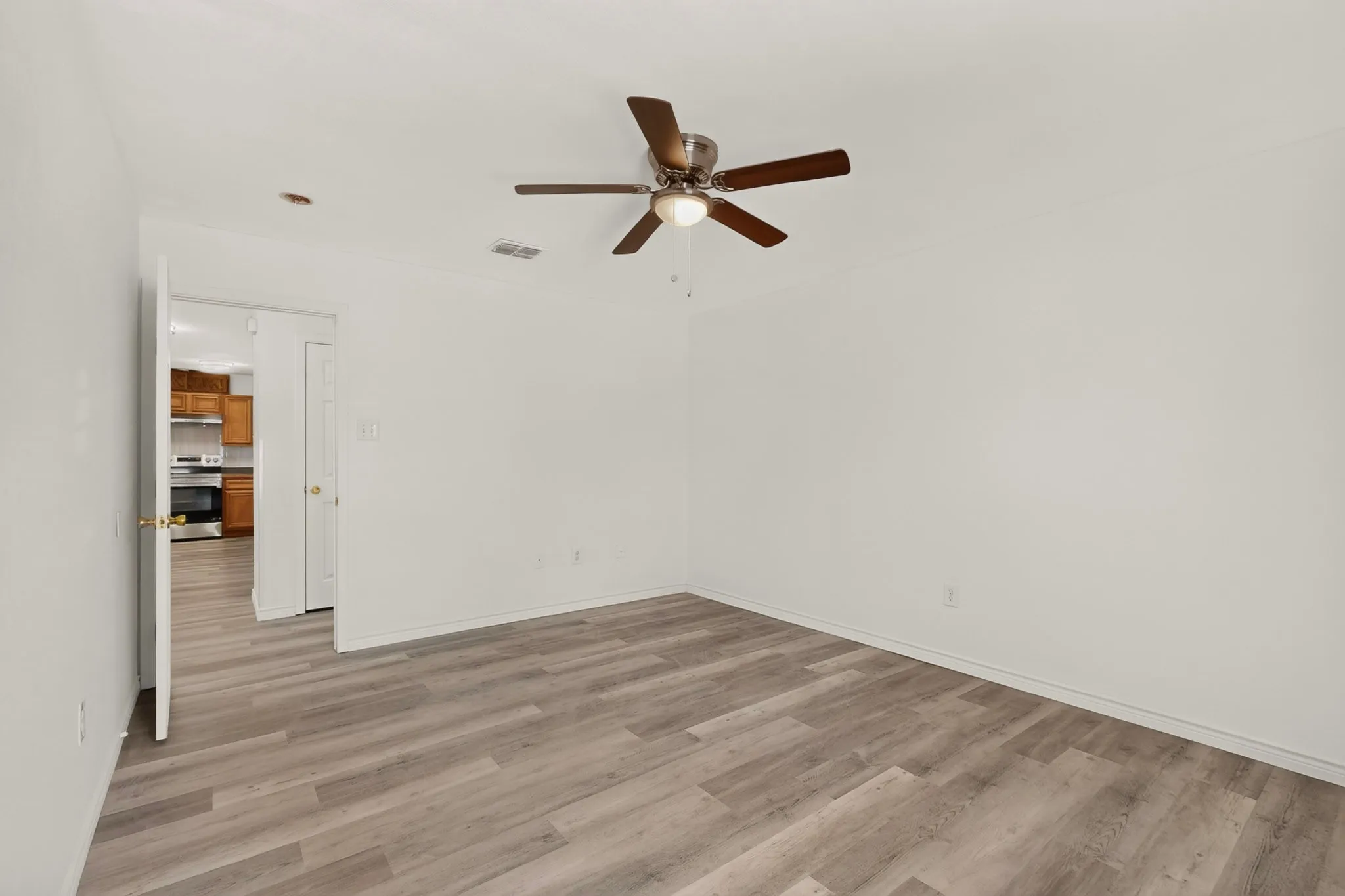 Single Family Residence For Rent in Dallas County , 1512 Rowan Avenue, Dallas, Texas 75223, 3 Bedroom, 2 Bathroom, 2 Garage spaces, 2,052 Sqft, built in 2006, mls#21389272, Real Estate Agent in Dallas, Homes For Rent in Dallas county, Homes For Rent in Dallas, Realtor in Dallas Texas, Real Estate Brokerage Independent Realty Texas, Luminita Cordes Realtor