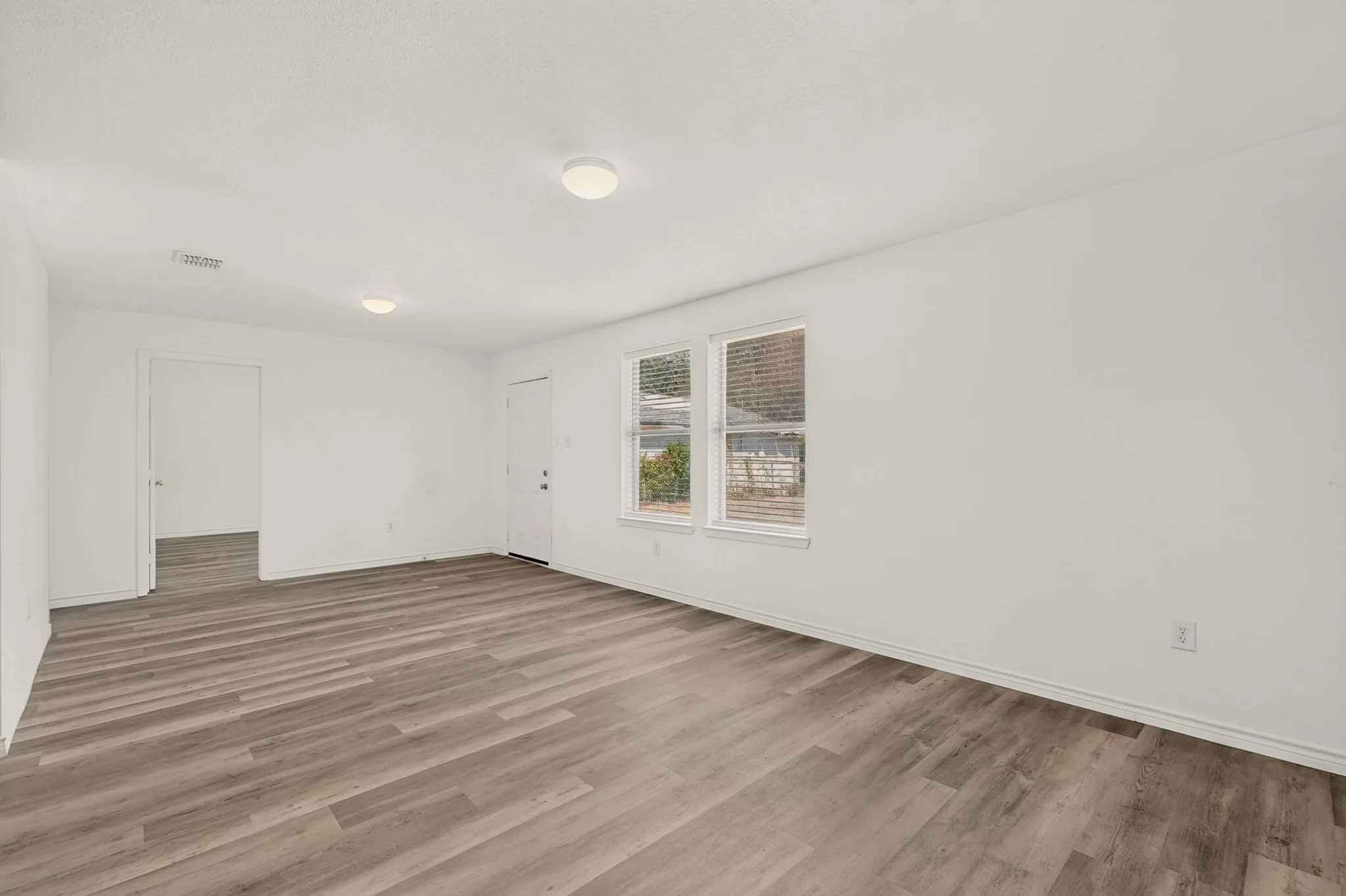 Single Family Residence For Rent in Dallas County , 1512 Rowan Avenue, Dallas, Texas 75223, 3 Bedroom, 2 Bathroom, 2 Garage spaces, 2,052 Sqft, built in 2006, mls#21389272, Real Estate Agent in Dallas, Homes For Rent in Dallas county, Homes For Rent in Dallas, Realtor in Dallas Texas, Real Estate Brokerage Independent Realty Texas, Luminita Cordes Realtor