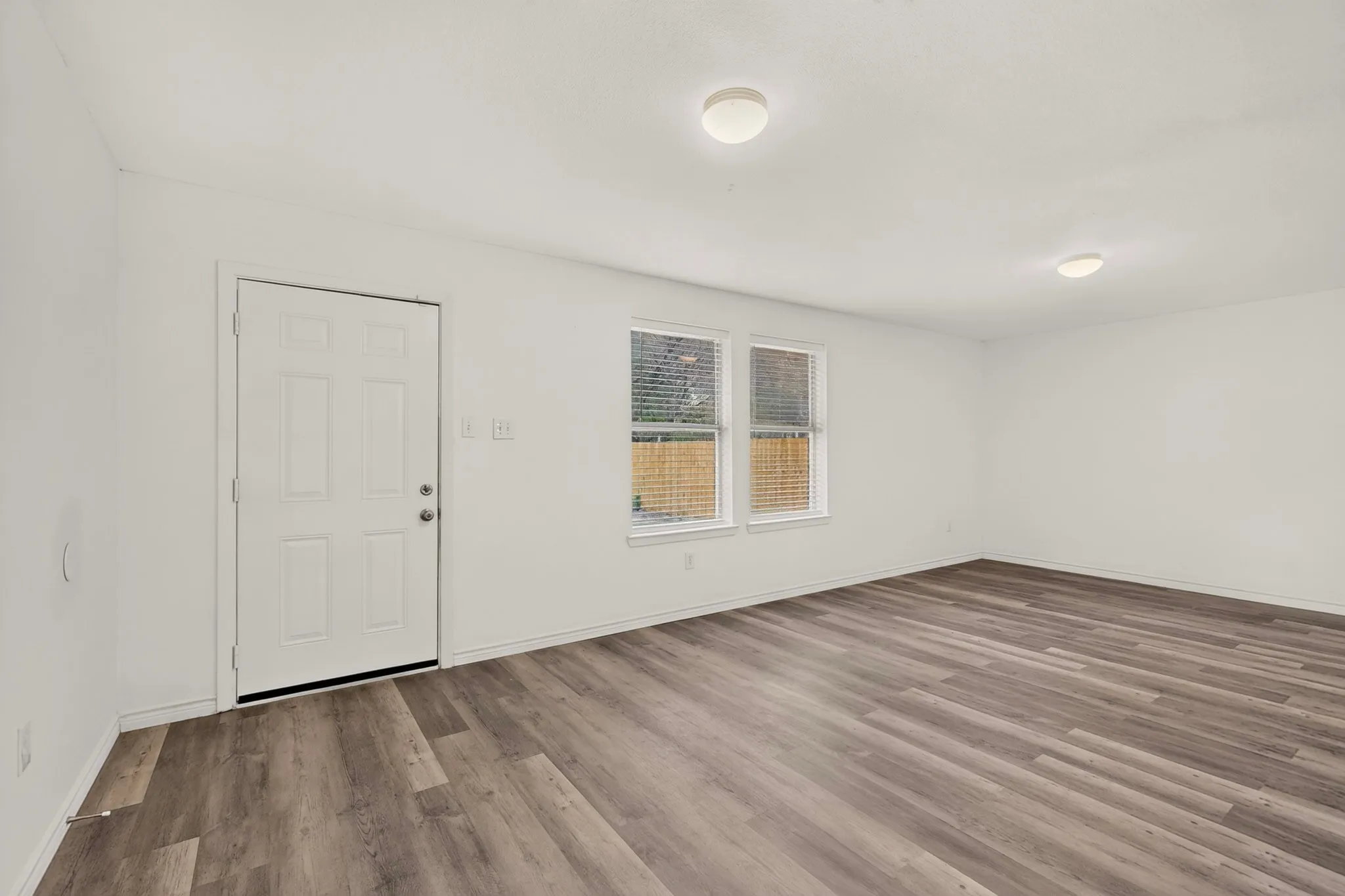 Single Family Residence For Rent in Dallas County , 1512 Rowan Avenue, Dallas, Texas 75223, 3 Bedroom, 2 Bathroom, 2 Garage spaces, 2,052 Sqft, built in 2006, mls#21389272, Real Estate Agent in Dallas, Homes For Rent in Dallas county, Homes For Rent in Dallas, Realtor in Dallas Texas, Real Estate Brokerage Independent Realty Texas, Luminita Cordes Realtor