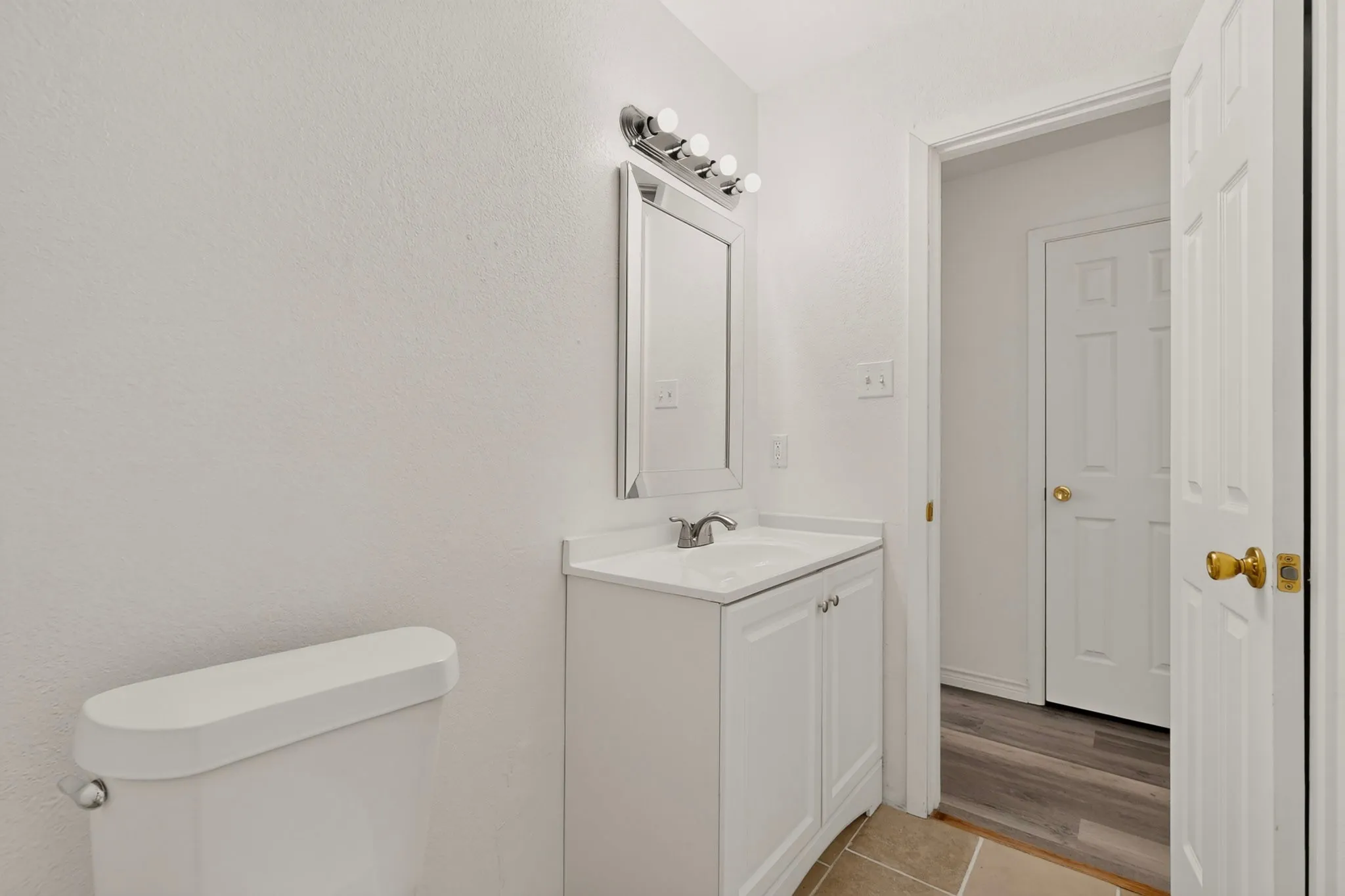 Single Family Residence For Rent in Dallas County , 1512 Rowan Avenue, Dallas, Texas 75223, 3 Bedroom, 2 Bathroom, 2 Garage spaces, 2,052 Sqft, built in 2006, mls#21389272, Real Estate Agent in Dallas, Homes For Rent in Dallas county, Homes For Rent in Dallas, Realtor in Dallas Texas, Real Estate Brokerage Independent Realty Texas, Luminita Cordes Realtor