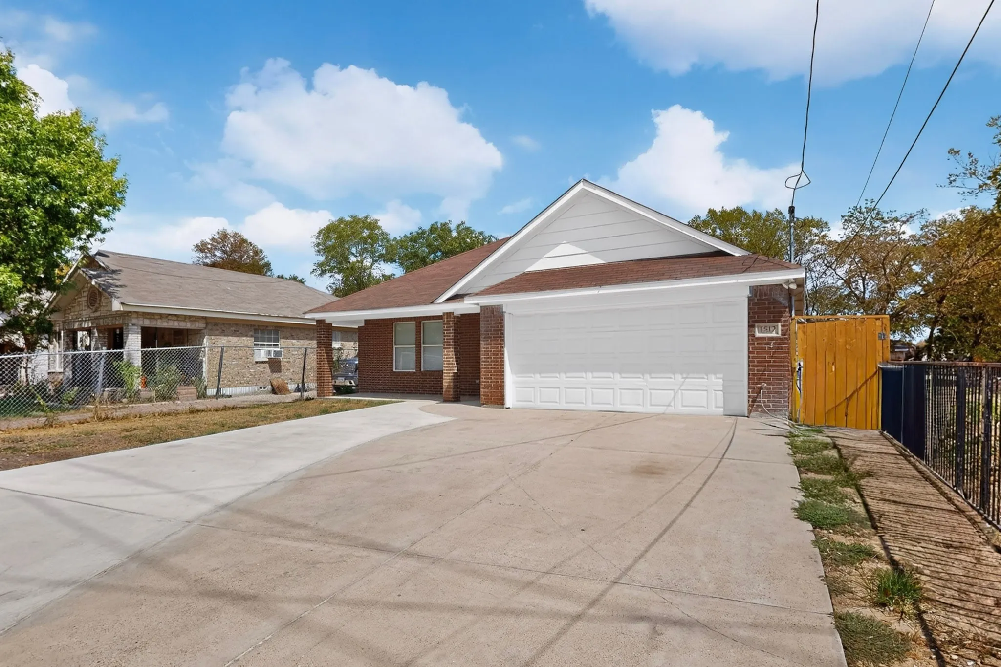 Single Family Residence For Rent in Dallas County , 1512 Rowan Avenue, Dallas, Texas 75223, 3 Bedroom, 2 Bathroom, 2 Garage spaces, 2,052 Sqft, built in 2006, mls#21389272, Real Estate Agent in Dallas, Homes For Rent in Dallas county, Homes For Rent in Dallas, Realtor in Dallas Texas, Real Estate Brokerage Independent Realty Texas, Luminita Cordes Realtor