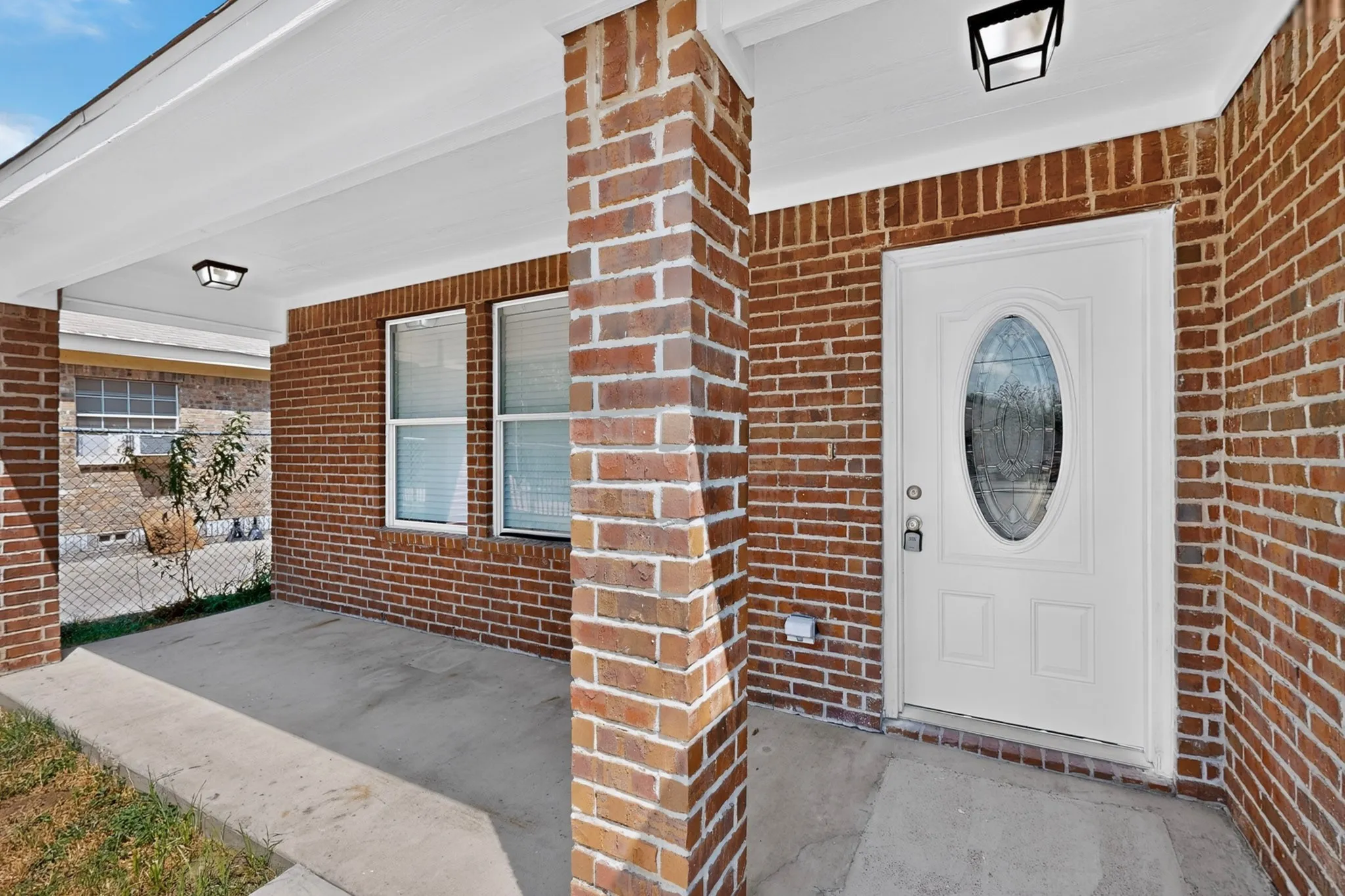 Single Family Residence For Rent in Dallas County , 1512 Rowan Avenue, Dallas, Texas 75223, 3 Bedroom, 2 Bathroom, 2 Garage spaces, 2,052 Sqft, built in 2006, mls#21389272, Real Estate Agent in Dallas, Homes For Rent in Dallas county, Homes For Rent in Dallas, Realtor in Dallas Texas, Real Estate Brokerage Independent Realty Texas, Luminita Cordes Realtor
