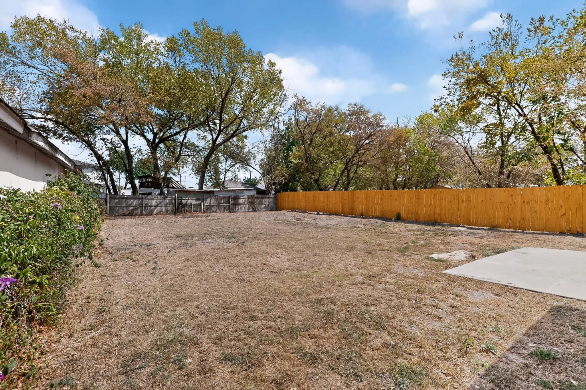 Single Family Residence For Rent in Dallas County , 1512 Rowan Avenue, Dallas, Texas 75223, 3 Bedroom, 2 Bathroom, 2 Garage spaces, 2,052 Sqft, built in 2006, mls#21389272, Real Estate Agent in Dallas, Homes For Rent in Dallas county, Homes For Rent in Dallas, Realtor in Dallas Texas, Real Estate Brokerage Independent Realty Texas, Luminita Cordes Realtor