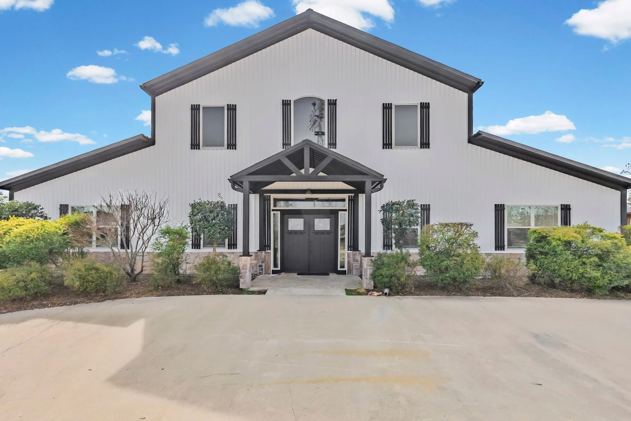 Single Family Residence For Sale in Delta County , 4274 Farm Market 895, Cooper, Texas 75432, 4 Bedroom, 4 Bathroom, Garage spaces, 6,400 Sqft, built in 2017, mls#21392412, Real Estate Agent in Cooper, Homes For Sale in Delta county, Homes For Sale in Cooper, Realtor in Cooper Texas, Real Estate Brokerage Independent Realty Texas, Luminita Cordes Realtor