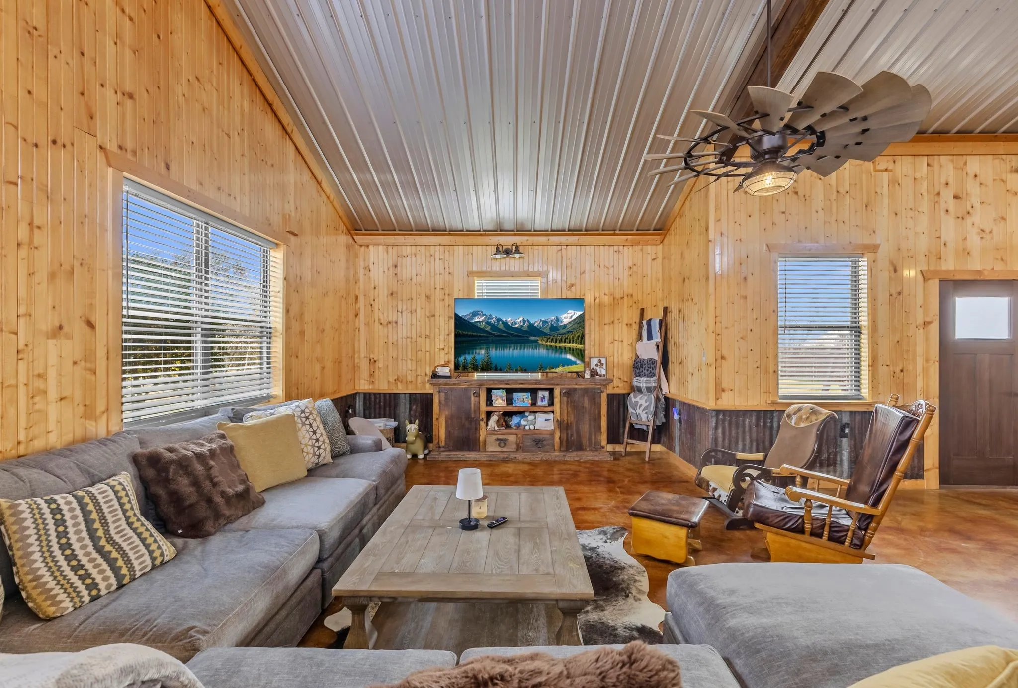 Single Family Residence For Sale in Delta County , 4274 Farm Market 895, Cooper, Texas 75432, 4 Bedroom, 4 Bathroom, Garage spaces, 6,400 Sqft, built in 2017, mls#21392412, Real Estate Agent in Cooper, Homes For Sale in Delta county, Homes For Sale in Cooper, Realtor in Cooper Texas, Real Estate Brokerage Independent Realty Texas, Luminita Cordes Realtor
