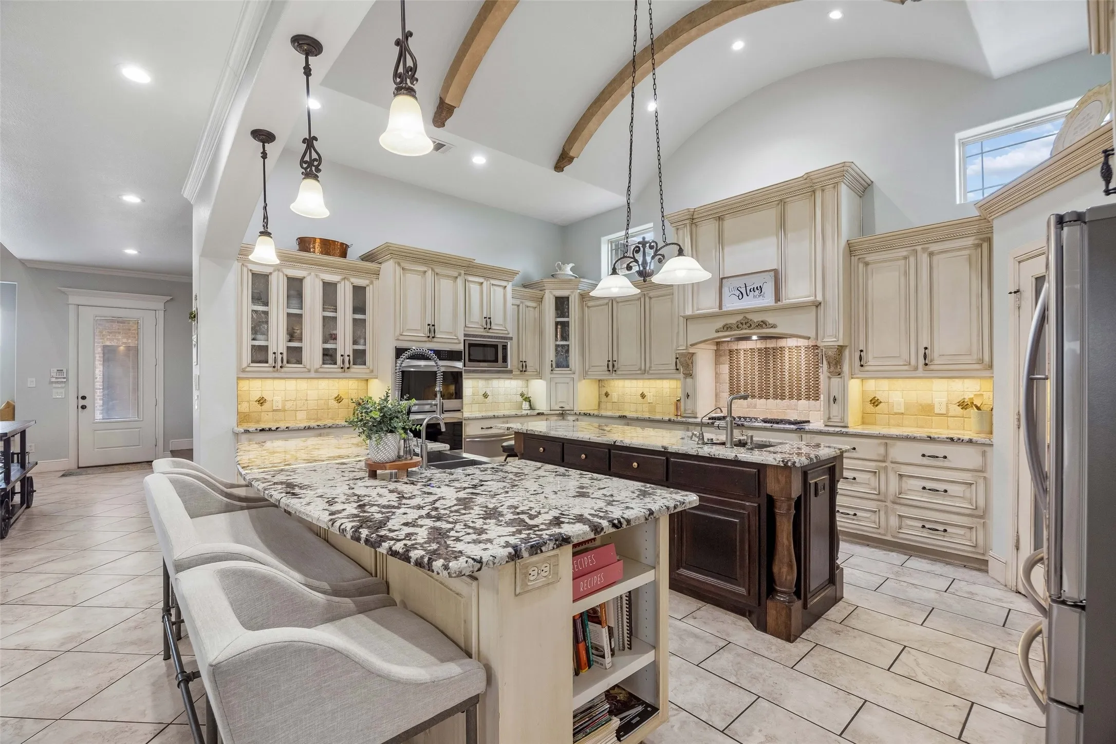 Single Family Residence For Sale in Ellis County , 1908 Morningside Lane, Oak Leaf, Texas 75154, 4 Bedroom, 5 Bathroom, 3 Garage spaces, 4,692 Sqft, built in 2008, mls#21389107, Real Estate Agent in Oak Leaf, Homes For Sale in Ellis county, Homes For Sale in Oak Leaf, Realtor in Oak Leaf Texas, Real Estate Brokerage Independent Realty Texas, Luminita Cordes Realtor