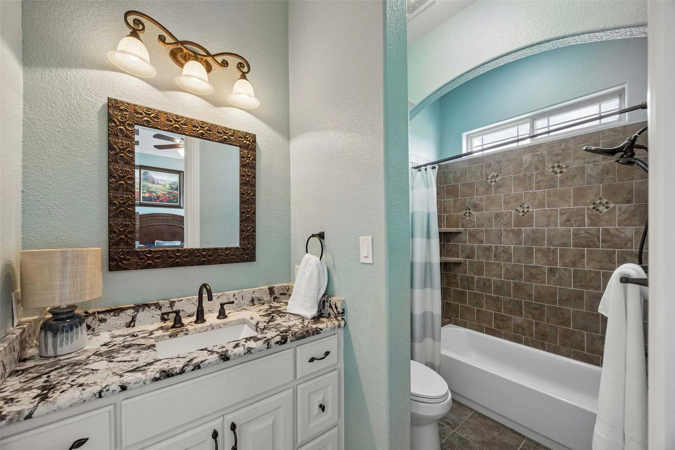 Single Family Residence For Sale in Ellis County , 1908 Morningside Lane, Oak Leaf, Texas 75154, 4 Bedroom, 5 Bathroom, 3 Garage spaces, 4,692 Sqft, built in 2008, mls#21389107, Real Estate Agent in Oak Leaf, Homes For Sale in Ellis county, Homes For Sale in Oak Leaf, Realtor in Oak Leaf Texas, Real Estate Brokerage Independent Realty Texas, Luminita Cordes Realtor