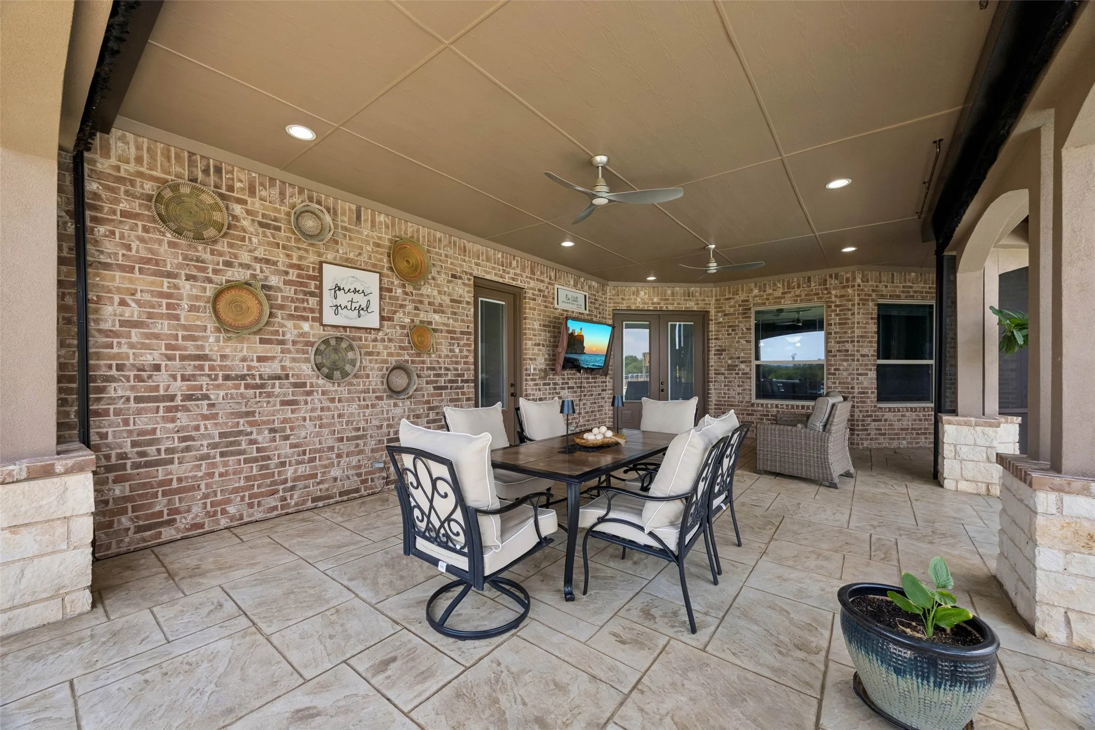 Single Family Residence For Sale in Ellis County , 1908 Morningside Lane, Oak Leaf, Texas 75154, 4 Bedroom, 5 Bathroom, 3 Garage spaces, 4,692 Sqft, built in 2008, mls#21389107, Real Estate Agent in Oak Leaf, Homes For Sale in Ellis county, Homes For Sale in Oak Leaf, Realtor in Oak Leaf Texas, Real Estate Brokerage Independent Realty Texas, Luminita Cordes Realtor
