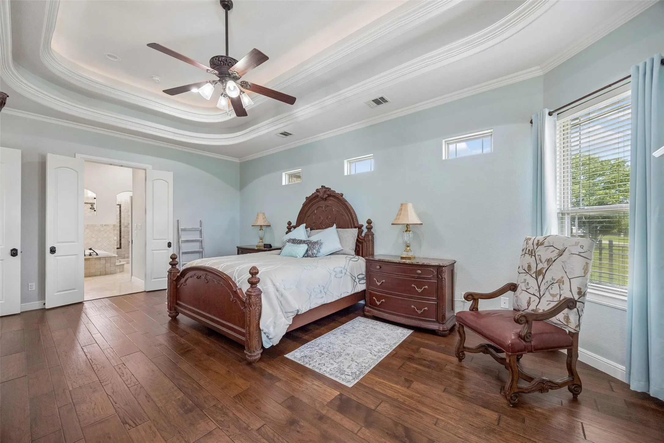 Single Family Residence For Sale in Ellis County , 1908 Morningside Lane, Oak Leaf, Texas 75154, 4 Bedroom, 5 Bathroom, 3 Garage spaces, 4,692 Sqft, built in 2008, mls#21389107, Real Estate Agent in Oak Leaf, Homes For Sale in Ellis county, Homes For Sale in Oak Leaf, Realtor in Oak Leaf Texas, Real Estate Brokerage Independent Realty Texas, Luminita Cordes Realtor