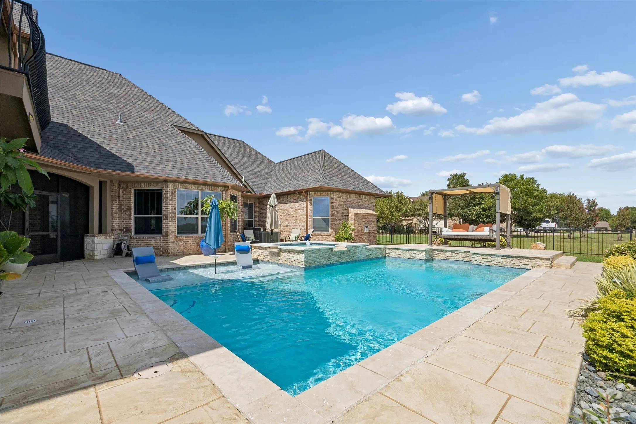 Single Family Residence For Sale in Ellis County , 1908 Morningside Lane, Oak Leaf, Texas 75154, 4 Bedroom, 5 Bathroom, 3 Garage spaces, 4,692 Sqft, built in 2008, mls#21389107, Real Estate Agent in Oak Leaf, Homes For Sale in Ellis county, Homes For Sale in Oak Leaf, Realtor in Oak Leaf Texas, Real Estate Brokerage Independent Realty Texas, Luminita Cordes Realtor