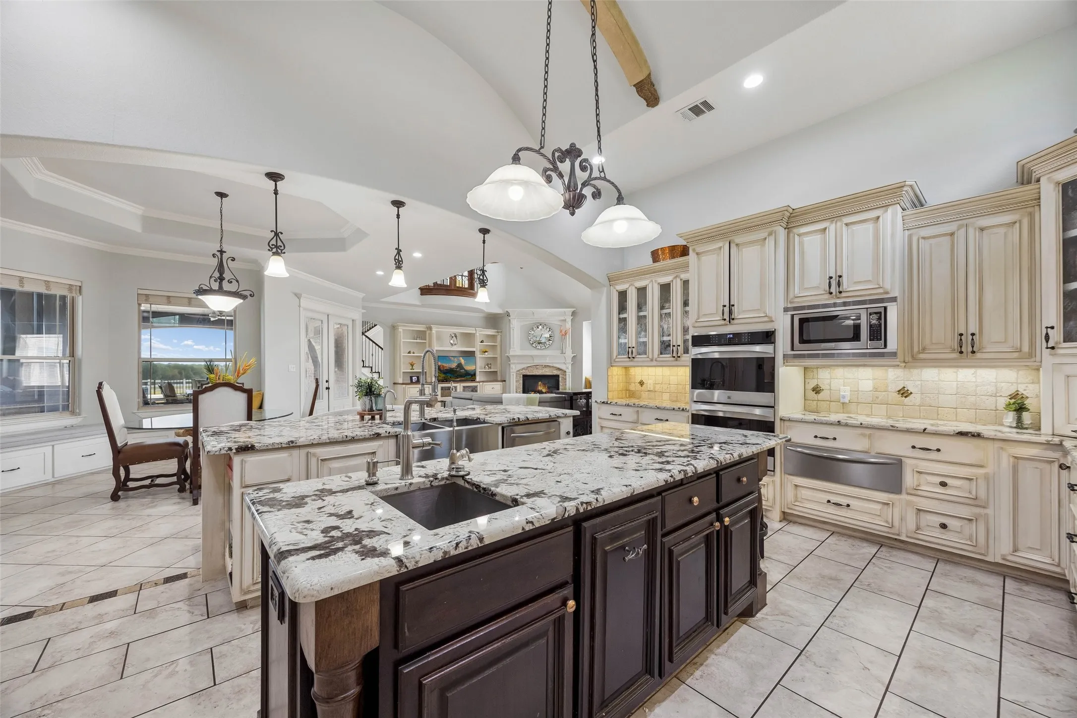 Single Family Residence For Sale in Ellis County , 1908 Morningside Lane, Oak Leaf, Texas 75154, 4 Bedroom, 5 Bathroom, 3 Garage spaces, 4,692 Sqft, built in 2008, mls#21389107, Real Estate Agent in Oak Leaf, Homes For Sale in Ellis county, Homes For Sale in Oak Leaf, Realtor in Oak Leaf Texas, Real Estate Brokerage Independent Realty Texas, Luminita Cordes Realtor