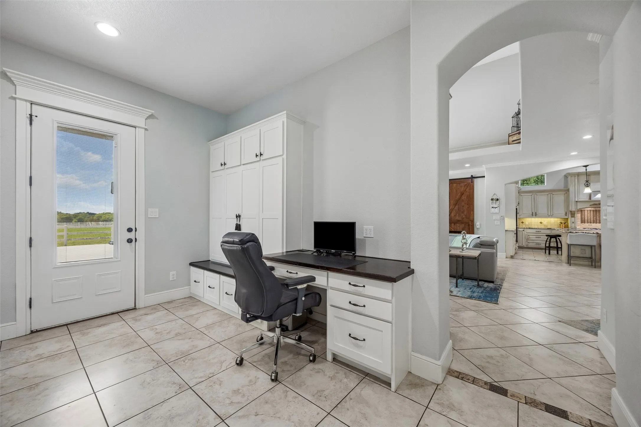 Single Family Residence For Sale in Ellis County , 1908 Morningside Lane, Oak Leaf, Texas 75154, 4 Bedroom, 5 Bathroom, 3 Garage spaces, 4,692 Sqft, built in 2008, mls#21389107, Real Estate Agent in Oak Leaf, Homes For Sale in Ellis county, Homes For Sale in Oak Leaf, Realtor in Oak Leaf Texas, Real Estate Brokerage Independent Realty Texas, Luminita Cordes Realtor