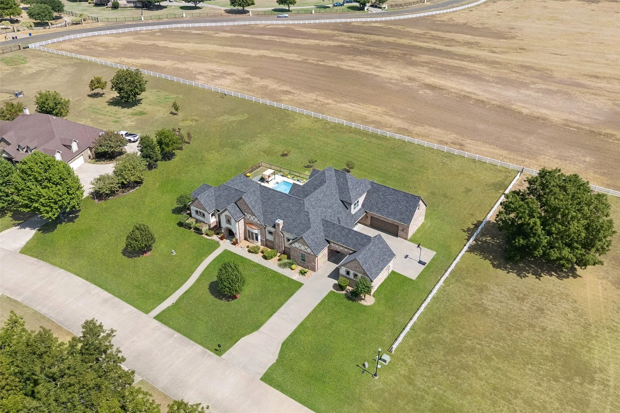 Single Family Residence For Sale in Ellis County , 1908 Morningside Lane, Oak Leaf, Texas 75154, 4 Bedroom, 5 Bathroom, 3 Garage spaces, 4,692 Sqft, built in 2008, mls#21389107, Real Estate Agent in Oak Leaf, Homes For Sale in Ellis county, Homes For Sale in Oak Leaf, Realtor in Oak Leaf Texas, Real Estate Brokerage Independent Realty Texas, Luminita Cordes Realtor