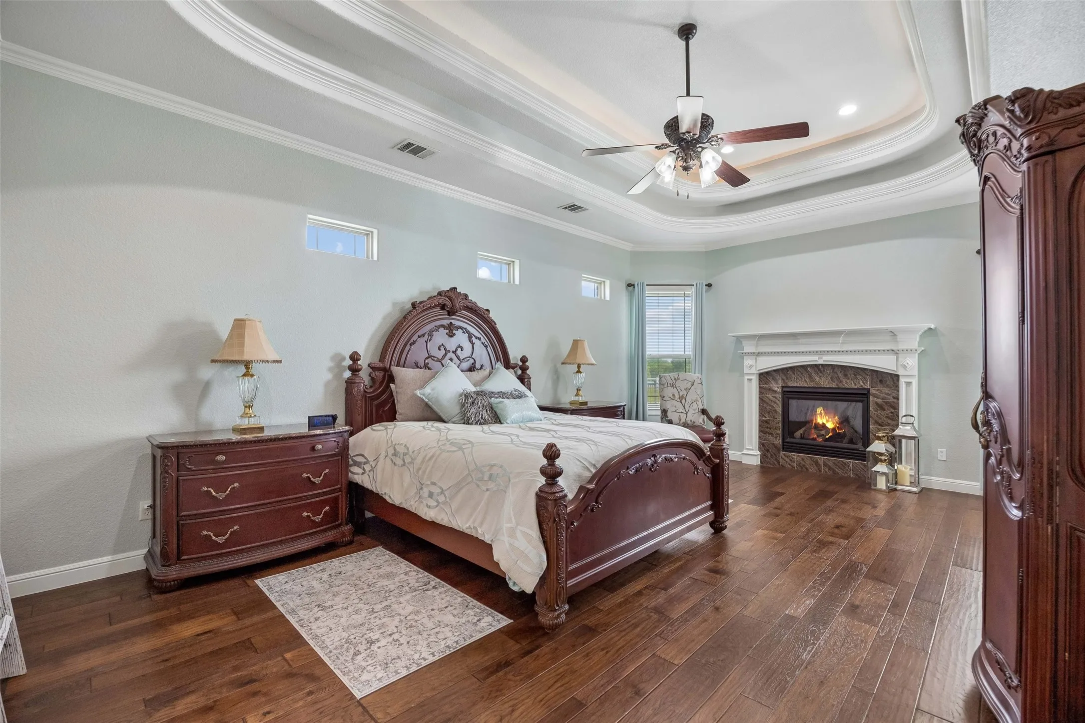 Single Family Residence For Sale in Ellis County , 1908 Morningside Lane, Oak Leaf, Texas 75154, 4 Bedroom, 5 Bathroom, 3 Garage spaces, 4,692 Sqft, built in 2008, mls#21389107, Real Estate Agent in Oak Leaf, Homes For Sale in Ellis county, Homes For Sale in Oak Leaf, Realtor in Oak Leaf Texas, Real Estate Brokerage Independent Realty Texas, Luminita Cordes Realtor