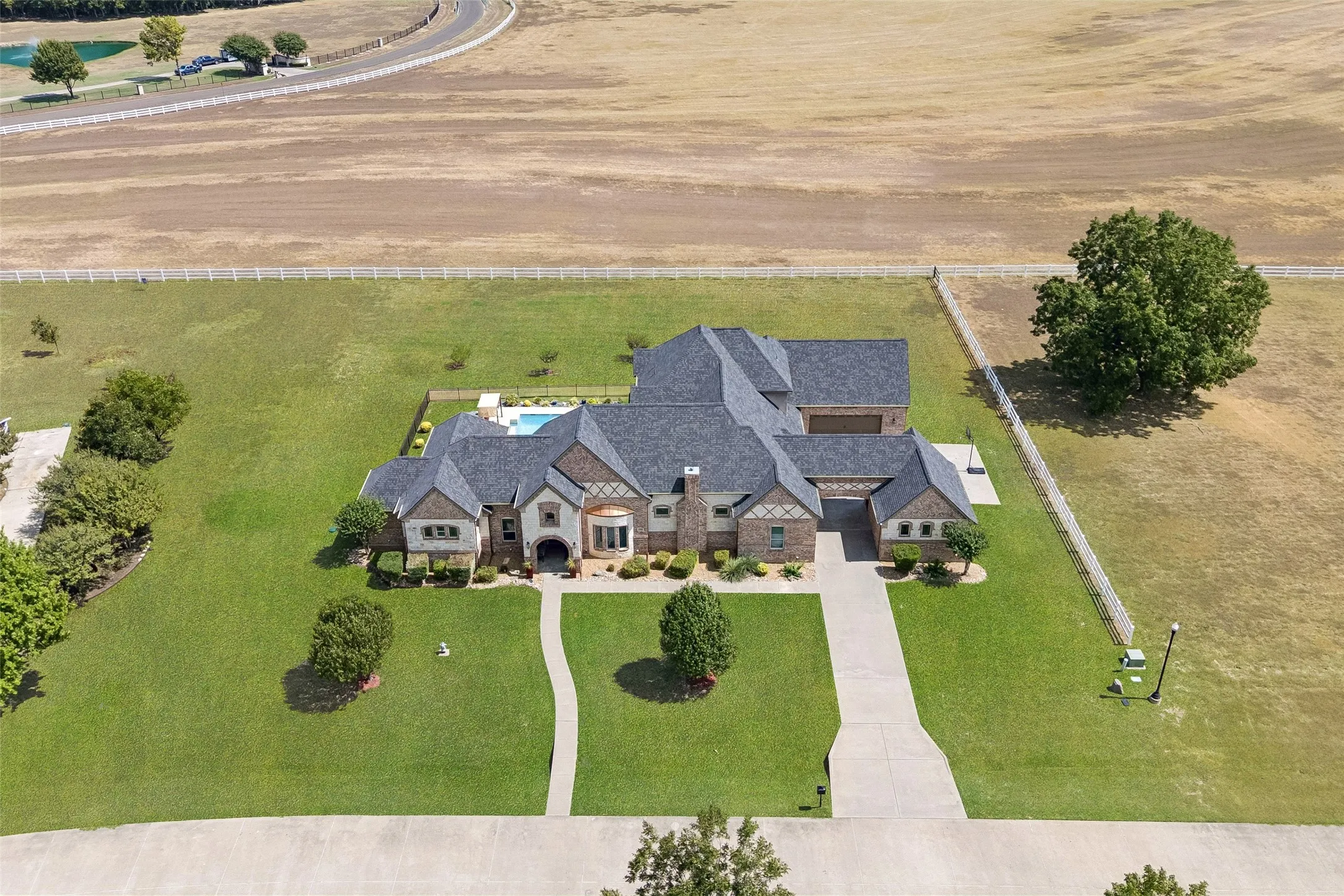 Single Family Residence For Sale in Ellis County , 1908 Morningside Lane, Oak Leaf, Texas 75154, 4 Bedroom, 5 Bathroom, 3 Garage spaces, 4,692 Sqft, built in 2008, mls#21389107, Real Estate Agent in Oak Leaf, Homes For Sale in Ellis county, Homes For Sale in Oak Leaf, Realtor in Oak Leaf Texas, Real Estate Brokerage Independent Realty Texas, Luminita Cordes Realtor