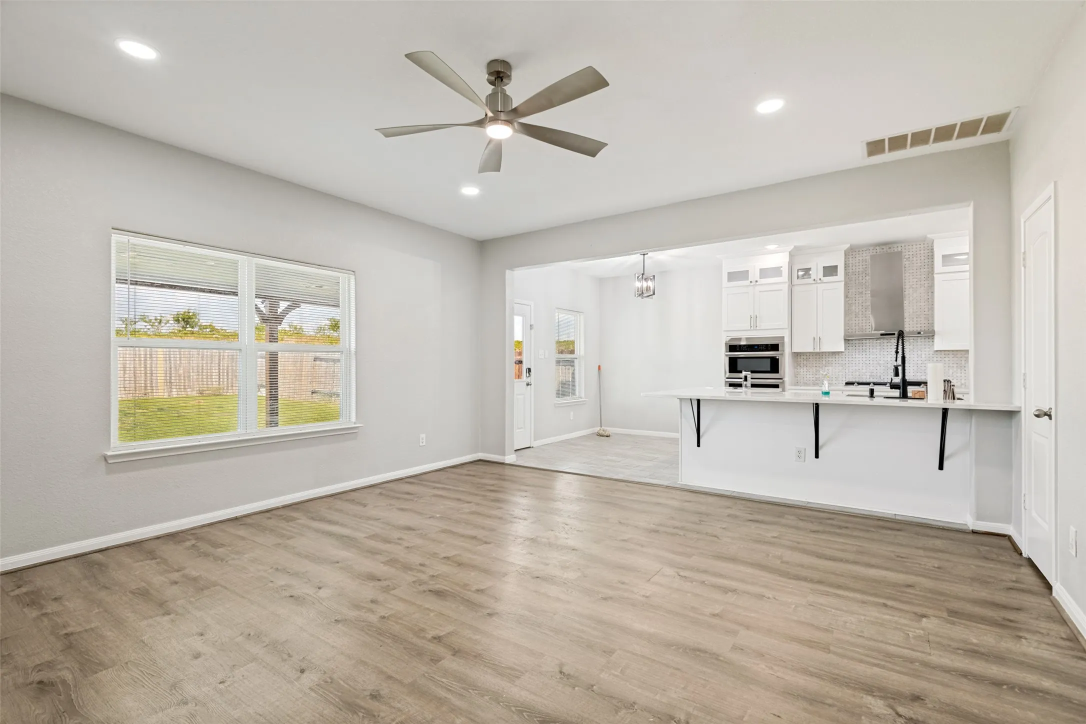 Single Family Residence For Rent in Kaufman County , 9065 Lone Cypress Drive, Forney, Texas 75126, 4 Bedroom, 3 Bathroom, 2 Garage spaces, 2,235 Sqft, built in 2017, mls#21378923, Real Estate Agent in Forney, Homes For Rent in Kaufman county, Homes For Rent in Forney, Realtor in Forney Texas, Real Estate Brokerage Independent Realty Texas, Luminita Cordes Realtor