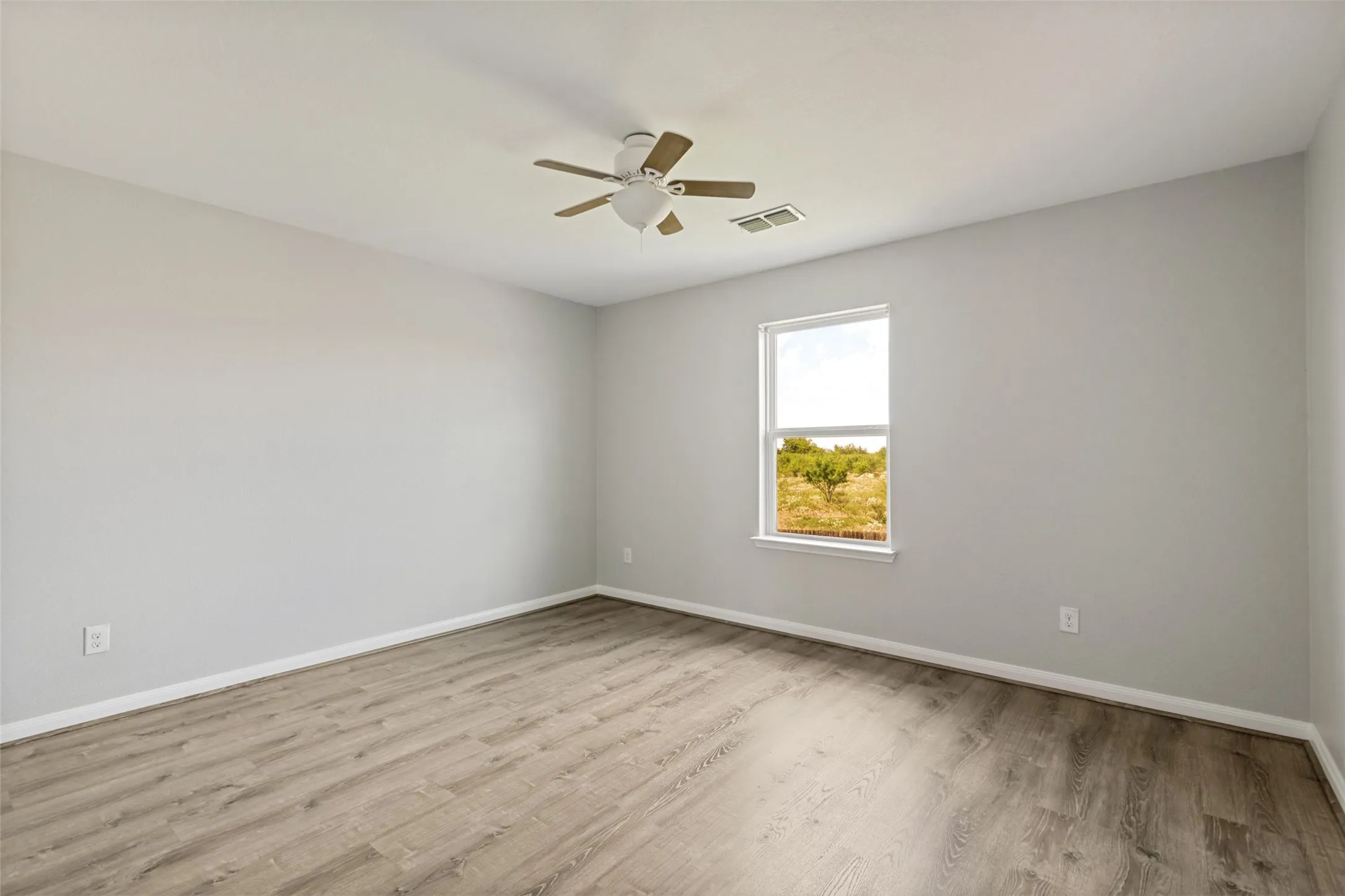 Single Family Residence For Rent in Kaufman County , 9065 Lone Cypress Drive, Forney, Texas 75126, 4 Bedroom, 3 Bathroom, 2 Garage spaces, 2,235 Sqft, built in 2017, mls#21378923, Real Estate Agent in Forney, Homes For Rent in Kaufman county, Homes For Rent in Forney, Realtor in Forney Texas, Real Estate Brokerage Independent Realty Texas, Luminita Cordes Realtor