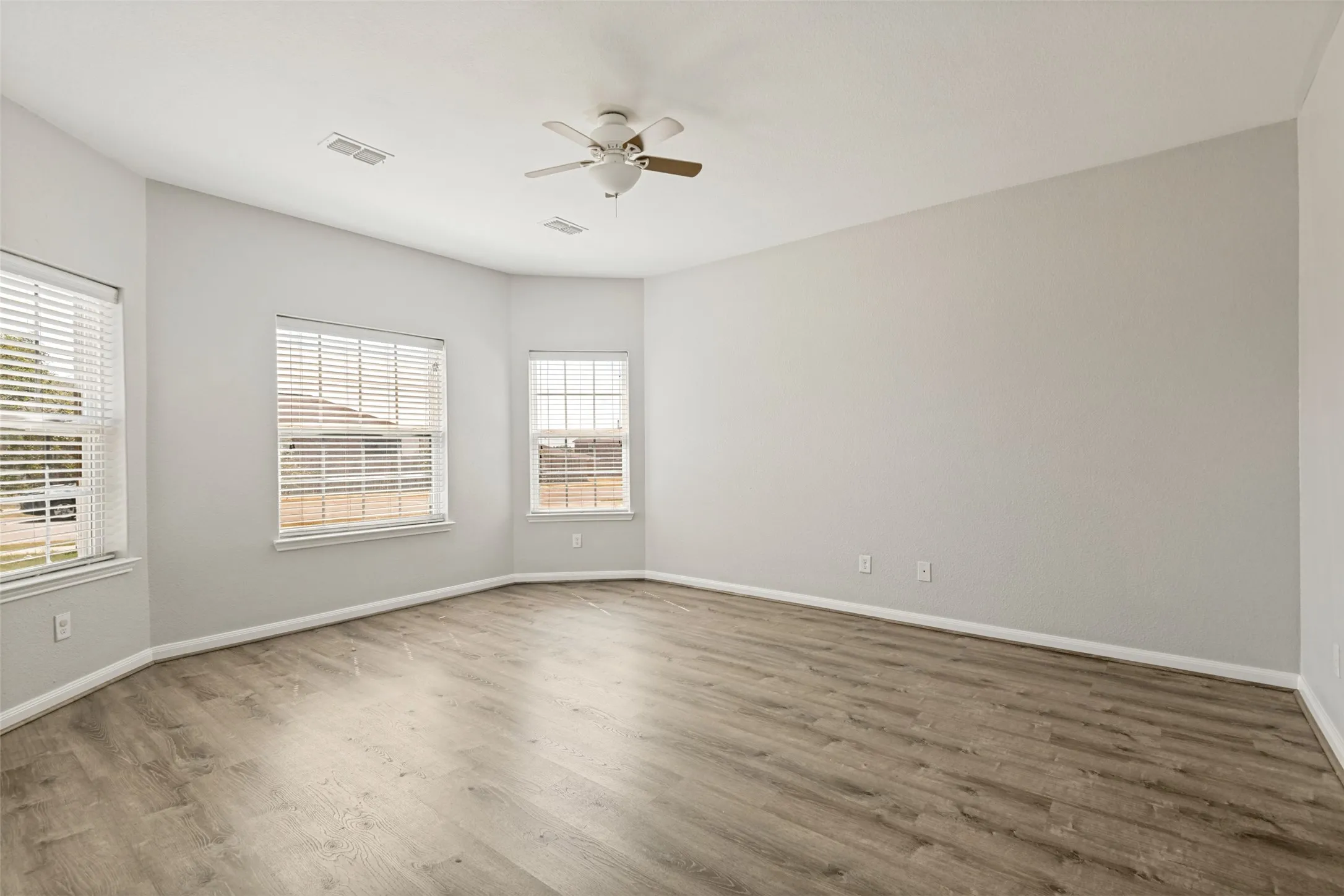 Single Family Residence For Rent in Kaufman County , 9065 Lone Cypress Drive, Forney, Texas 75126, 4 Bedroom, 3 Bathroom, 2 Garage spaces, 2,235 Sqft, built in 2017, mls#21378923, Real Estate Agent in Forney, Homes For Rent in Kaufman county, Homes For Rent in Forney, Realtor in Forney Texas, Real Estate Brokerage Independent Realty Texas, Luminita Cordes Realtor