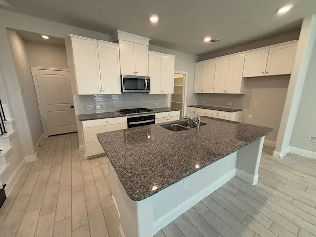 Townhouse For Rent in Collin County , 3540 Thistlewood Drive, Plano, Texas 75074, 3 Bedroom, 3 Bathroom, 2 Garage spaces, 2,098 Sqft, built in 2024, mls#21392427, Real Estate Agent in Plano, Homes For Rent in Collin county, Homes For Rent in Plano, Realtor in Plano Texas, Real Estate Brokerage Independent Realty Texas, Luminita Cordes Realtor