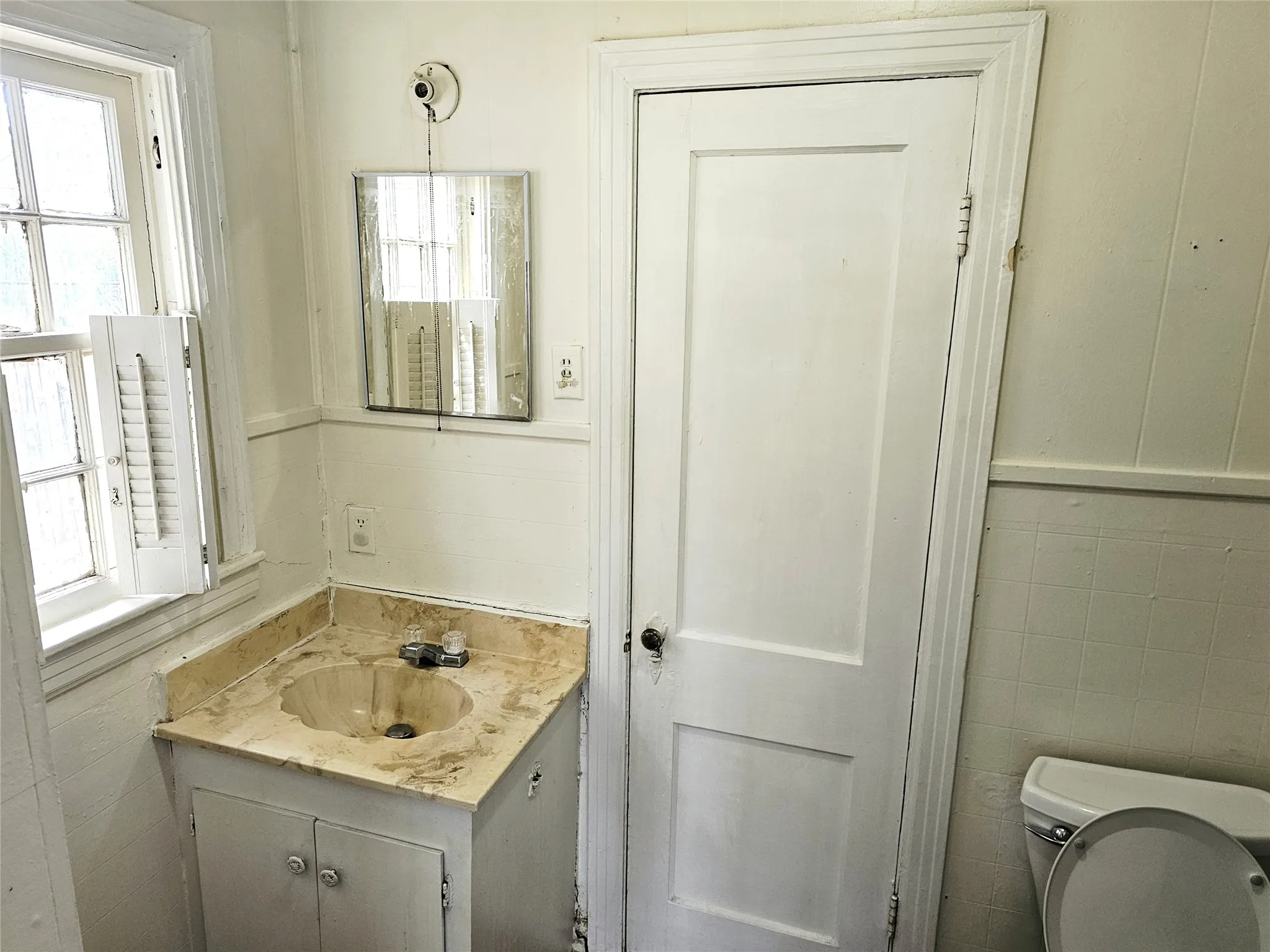Single Family Residence For Sale in Hunt County , 2503 Stanford Street, Greenville, Texas 75401, 2 Bedroom, 1 Bathroom, 1 Garage spaces, 1,104 Sqft, built in 1960, mls#21391927, Real Estate Agent in Greenville, Homes For Sale in Hunt county, Homes For Sale in Greenville, Realtor in Greenville Texas, Real Estate Brokerage Independent Realty Texas, Luminita Cordes Realtor
