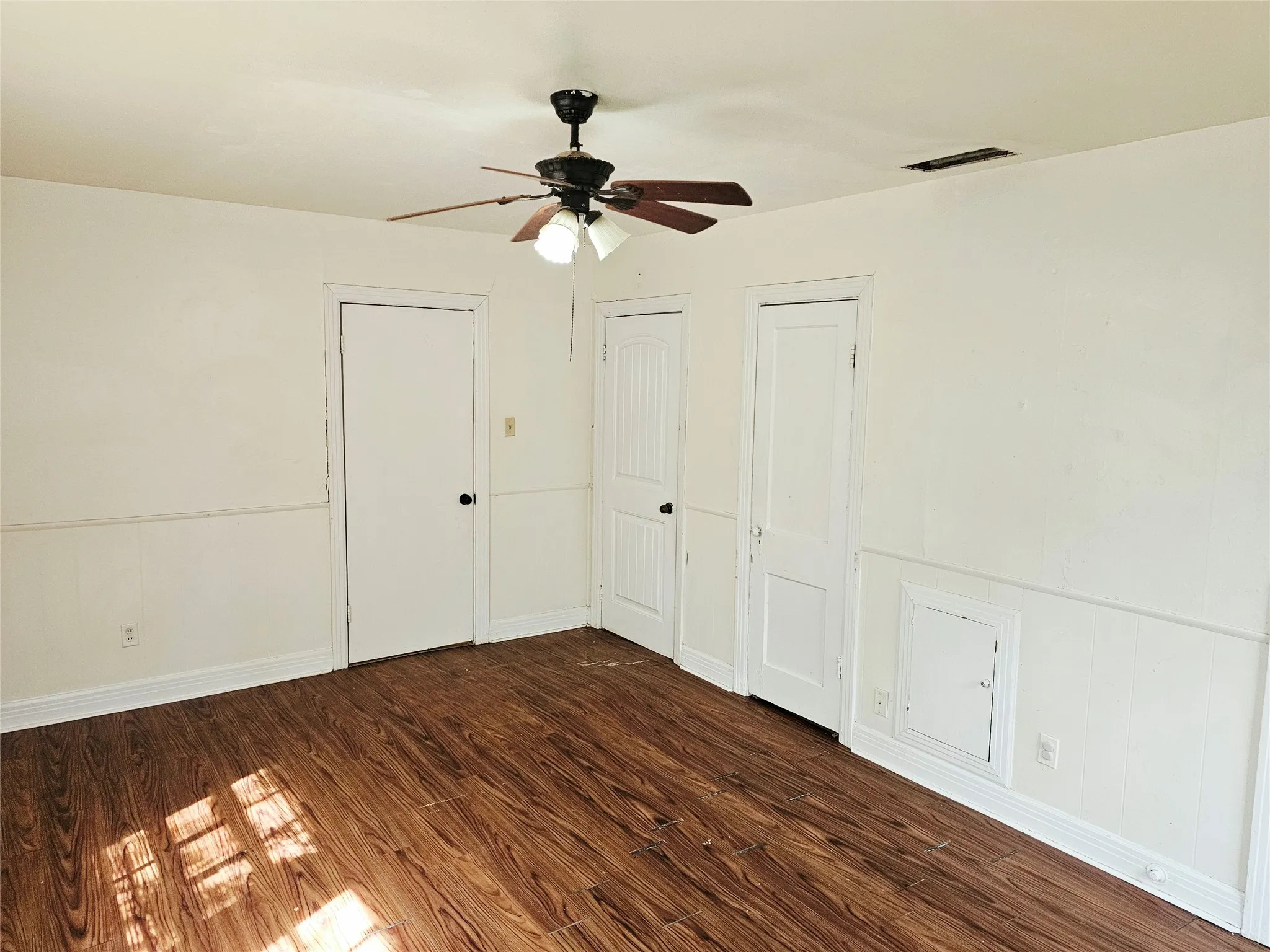 Single Family Residence For Sale in Hunt County , 2503 Stanford Street, Greenville, Texas 75401, 2 Bedroom, 1 Bathroom, 1 Garage spaces, 1,104 Sqft, built in 1960, mls#21391927, Real Estate Agent in Greenville, Homes For Sale in Hunt county, Homes For Sale in Greenville, Realtor in Greenville Texas, Real Estate Brokerage Independent Realty Texas, Luminita Cordes Realtor