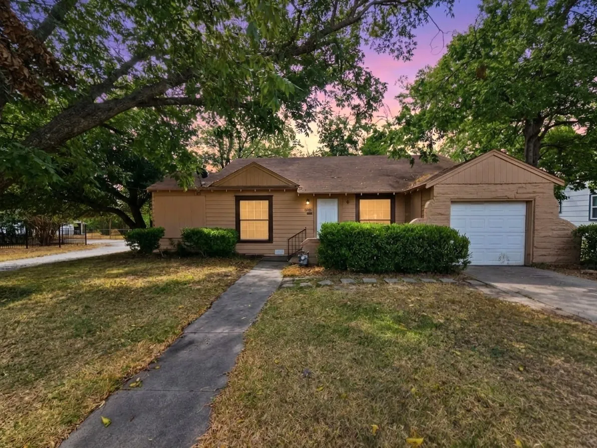 Single Family Residence For Sale in Hunt County , 2503 Stanford Street, Greenville, Texas 75401, 2 Bedroom, 1 Bathroom, 1 Garage spaces, 1,104 Sqft, built in 1960, mls#21391927, Real Estate Agent in Greenville, Homes For Sale in Hunt county, Homes For Sale in Greenville, Realtor in Greenville Texas, Real Estate Brokerage Independent Realty Texas, Luminita Cordes Realtor