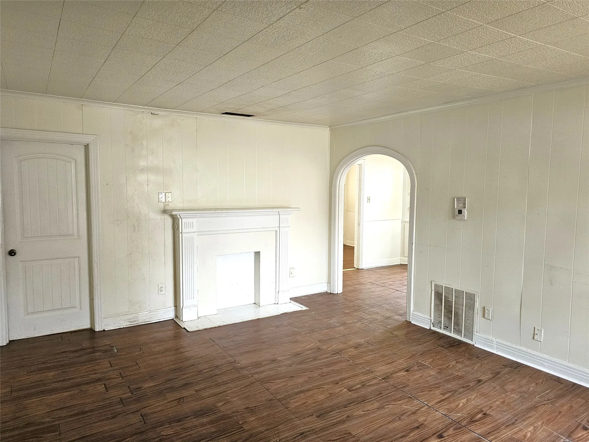 Single Family Residence For Sale in Hunt County , 2503 Stanford Street, Greenville, Texas 75401, 2 Bedroom, 1 Bathroom, 1 Garage spaces, 1,104 Sqft, built in 1960, mls#21391927, Real Estate Agent in Greenville, Homes For Sale in Hunt county, Homes For Sale in Greenville, Realtor in Greenville Texas, Real Estate Brokerage Independent Realty Texas, Luminita Cordes Realtor