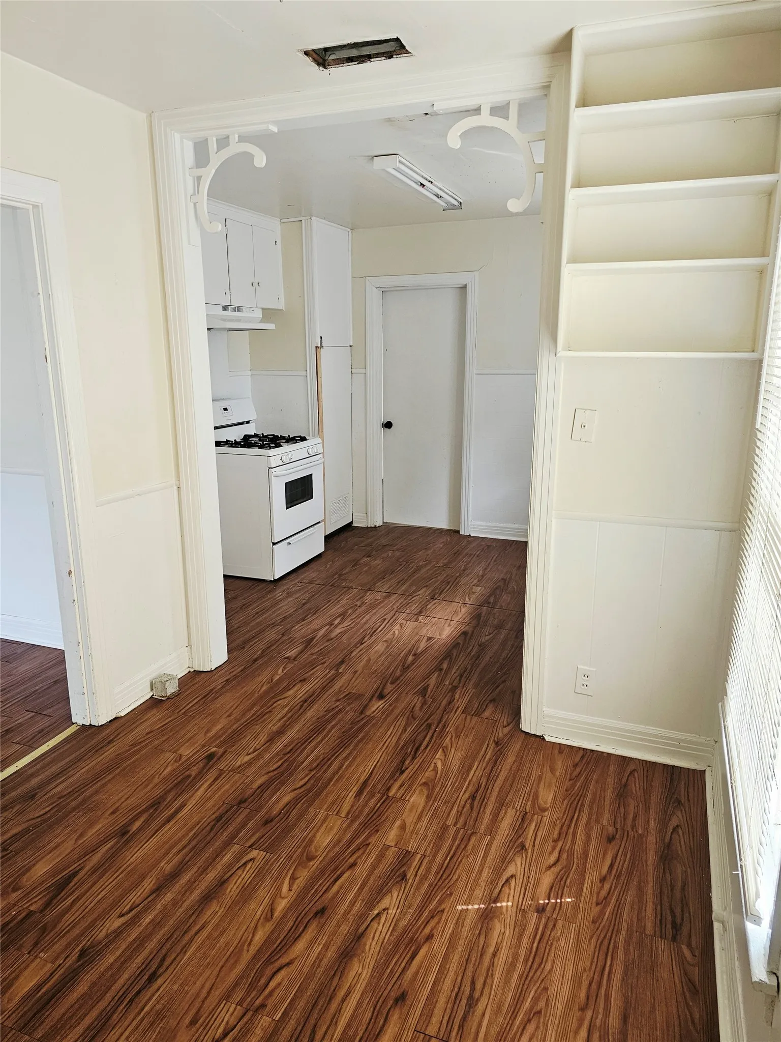 Single Family Residence For Sale in Hunt County , 2503 Stanford Street, Greenville, Texas 75401, 2 Bedroom, 1 Bathroom, 1 Garage spaces, 1,104 Sqft, built in 1960, mls#21391927, Real Estate Agent in Greenville, Homes For Sale in Hunt county, Homes For Sale in Greenville, Realtor in Greenville Texas, Real Estate Brokerage Independent Realty Texas, Luminita Cordes Realtor