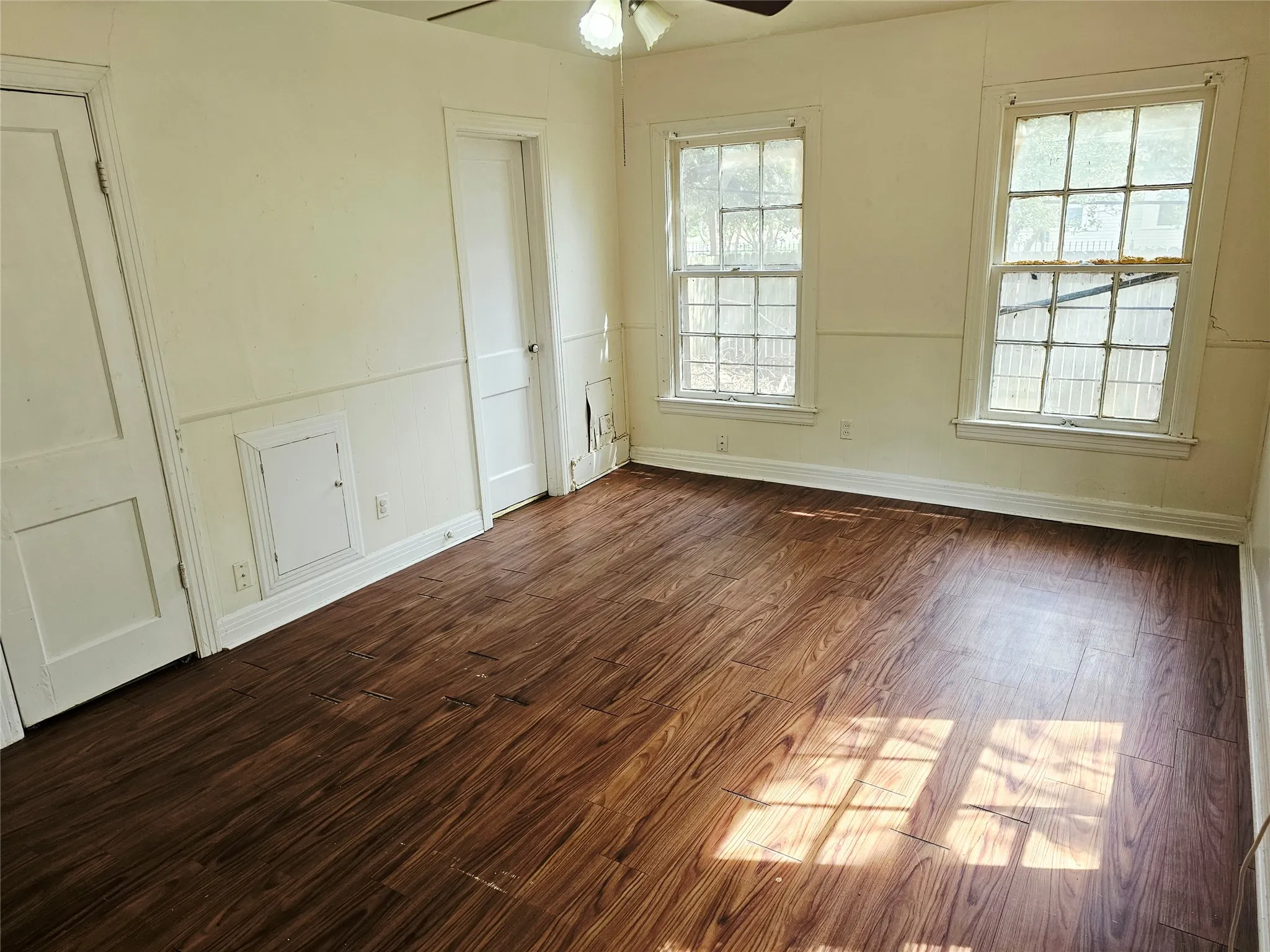 Single Family Residence For Sale in Hunt County , 2503 Stanford Street, Greenville, Texas 75401, 2 Bedroom, 1 Bathroom, 1 Garage spaces, 1,104 Sqft, built in 1960, mls#21391927, Real Estate Agent in Greenville, Homes For Sale in Hunt county, Homes For Sale in Greenville, Realtor in Greenville Texas, Real Estate Brokerage Independent Realty Texas, Luminita Cordes Realtor