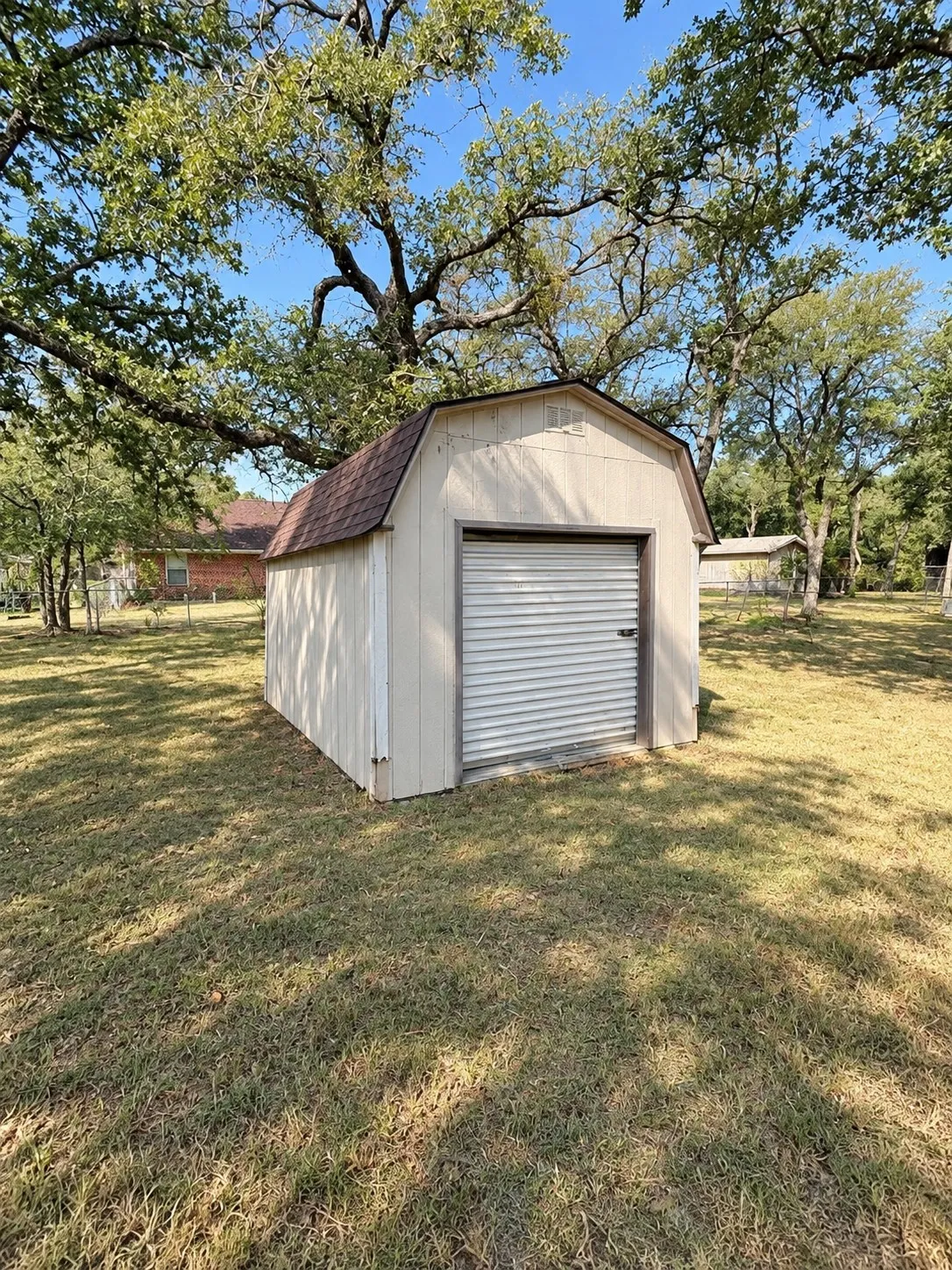 Single Family Residence For Sale in Mc Lennan County , 304 S Norma Drive, Lacy Lakeview, Texas 76705, 3 Bedroom, 2 Bathroom, 2 Garage spaces, 1,160 Sqft, built in 1963, mls#21392391, Real Estate Agent in Lacy Lakeview, Homes For Sale in Mc Lennan county, Homes For Sale in Lacy Lakeview, Realtor in Lacy Lakeview Texas, Real Estate Brokerage Independent Realty Texas, Luminita Cordes Realtor