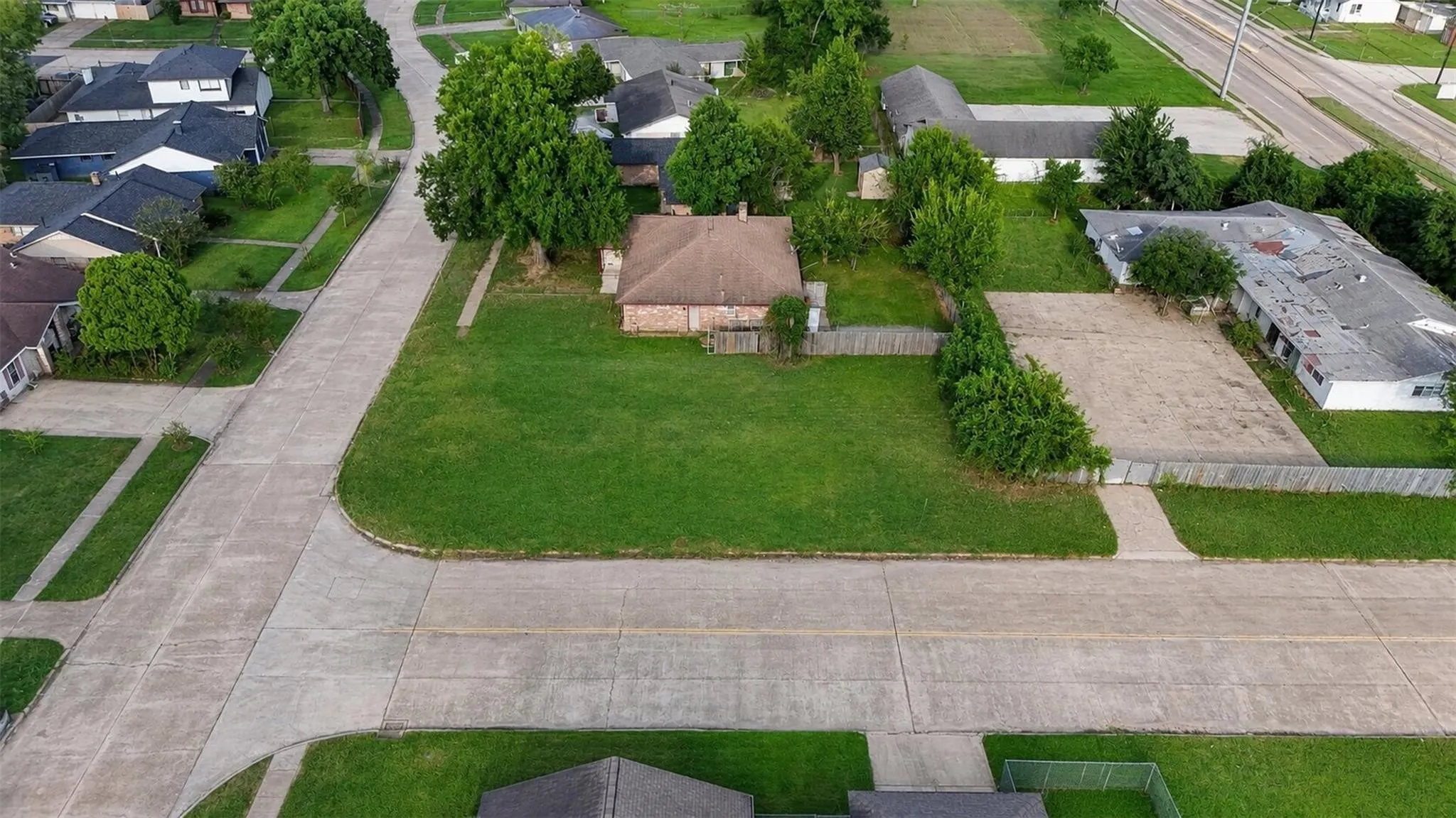 Single Family Residence For Sale in Harris County , 8501 Tidwell Road, Houston, Texas 77028, 2 Bedroom, 1 Bathroom, Garage spaces, 4,358 Sqft, built in 1955, mls#21369941, Real Estate Agent in Houston, Homes For Sale in Harris county, Homes For Sale in Houston, Realtor in Houston Texas, Real Estate Brokerage Independent Realty Texas, Luminita Cordes Realtor