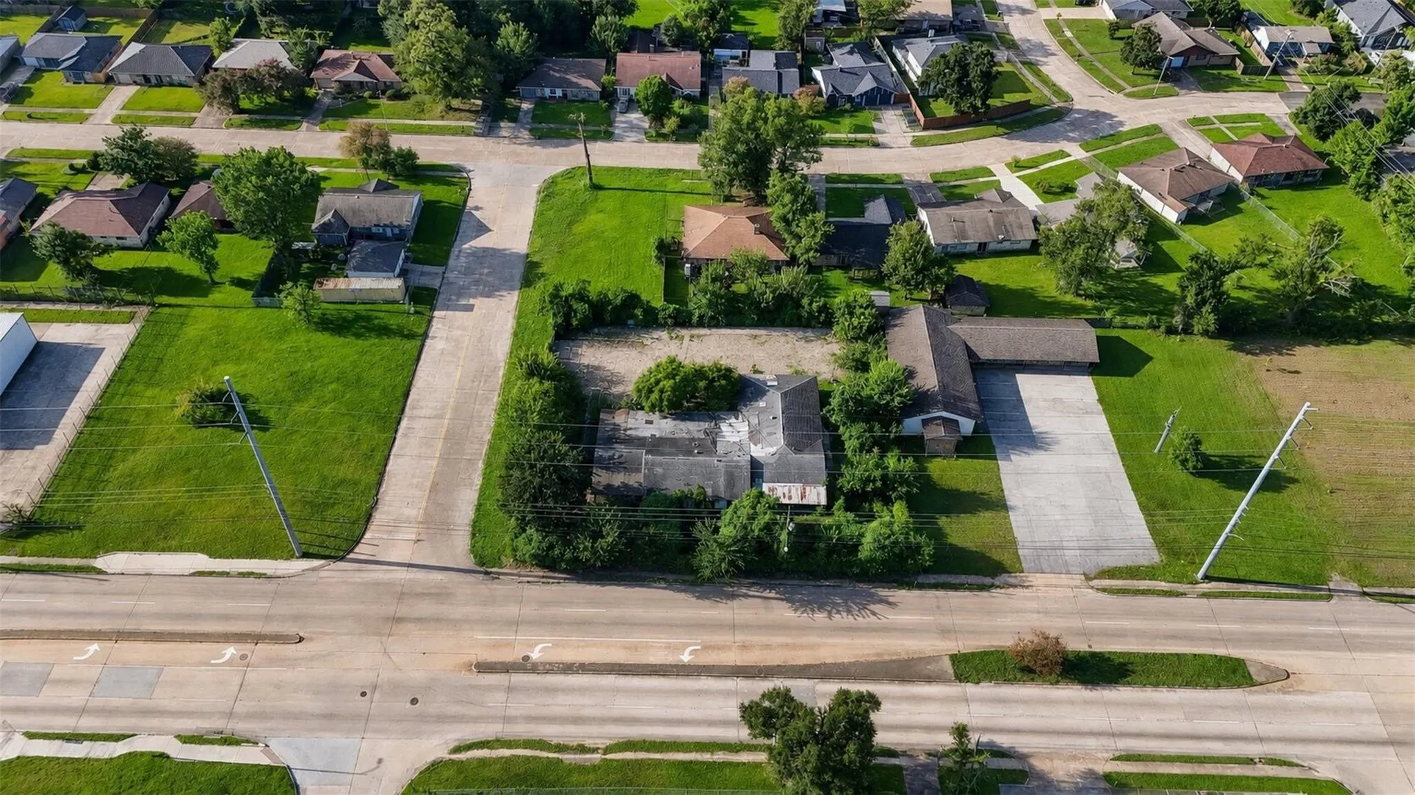 Single Family Residence For Sale in Harris County , 8501 Tidwell Road, Houston, Texas 77028, 2 Bedroom, 1 Bathroom, Garage spaces, 4,358 Sqft, built in 1955, mls#21369941, Real Estate Agent in Houston, Homes For Sale in Harris county, Homes For Sale in Houston, Realtor in Houston Texas, Real Estate Brokerage Independent Realty Texas, Luminita Cordes Realtor