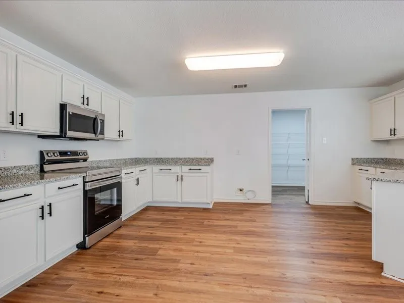 Single Family Residence For Sale in Denton County , 1606 Withers Way, Krum, Texas 76249, 4 Bedroom, 3 Bathroom, 2 Garage spaces, 2,622 Sqft, built in 2005, mls#21392443, Real Estate Agent in Krum, Homes For Sale in Denton county, Homes For Sale in Krum, Realtor in Krum Texas, Real Estate Brokerage Independent Realty Texas, Luminita Cordes Realtor