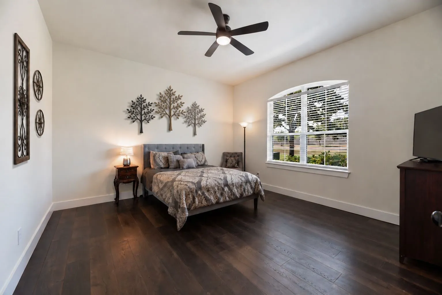 Single Family Residence For Sale in Navarro County , 218 White Rock Road, Corsicana, Texas 75109, 4 Bedroom, 5 Bathroom, 4 Garage spaces, 3,929 Sqft, built in 2022, mls#21390626, Real Estate Agent in Corsicana, Homes For Sale in Navarro county, Homes For Sale in Corsicana, Realtor in Corsicana Texas, Real Estate Brokerage Independent Realty Texas, Luminita Cordes Realtor