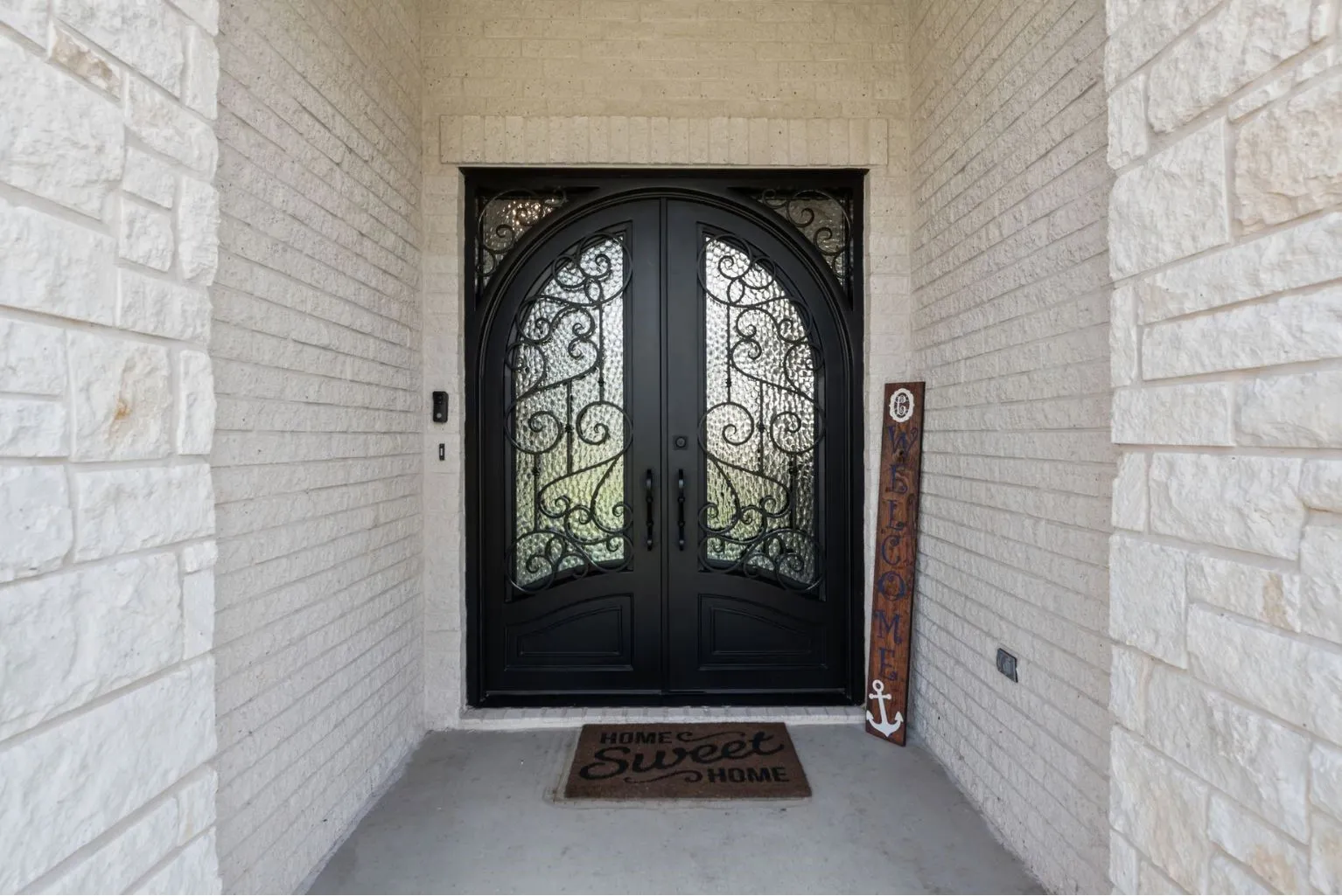 Single Family Residence For Sale in Navarro County , 218 White Rock Road, Corsicana, Texas 75109, 4 Bedroom, 5 Bathroom, 4 Garage spaces, 3,929 Sqft, built in 2022, mls#21390626, Real Estate Agent in Corsicana, Homes For Sale in Navarro county, Homes For Sale in Corsicana, Realtor in Corsicana Texas, Real Estate Brokerage Independent Realty Texas, Luminita Cordes Realtor