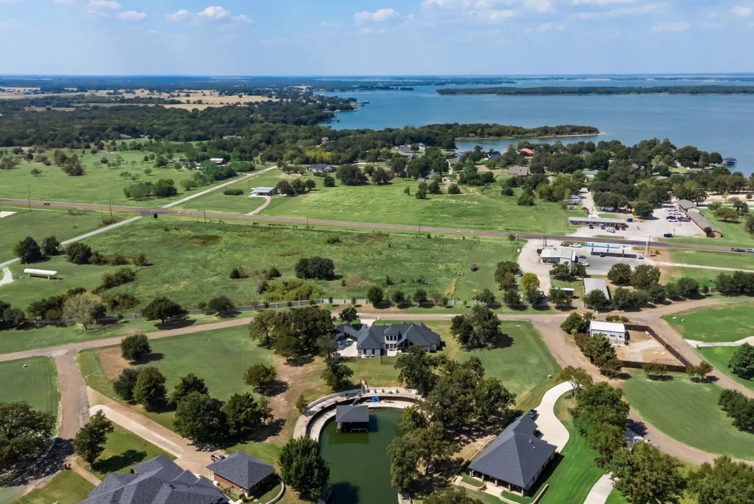Single Family Residence For Sale in Navarro County , 218 White Rock Road, Corsicana, Texas 75109, 4 Bedroom, 5 Bathroom, 4 Garage spaces, 3,929 Sqft, built in 2022, mls#21390626, Real Estate Agent in Corsicana, Homes For Sale in Navarro county, Homes For Sale in Corsicana, Realtor in Corsicana Texas, Real Estate Brokerage Independent Realty Texas, Luminita Cordes Realtor