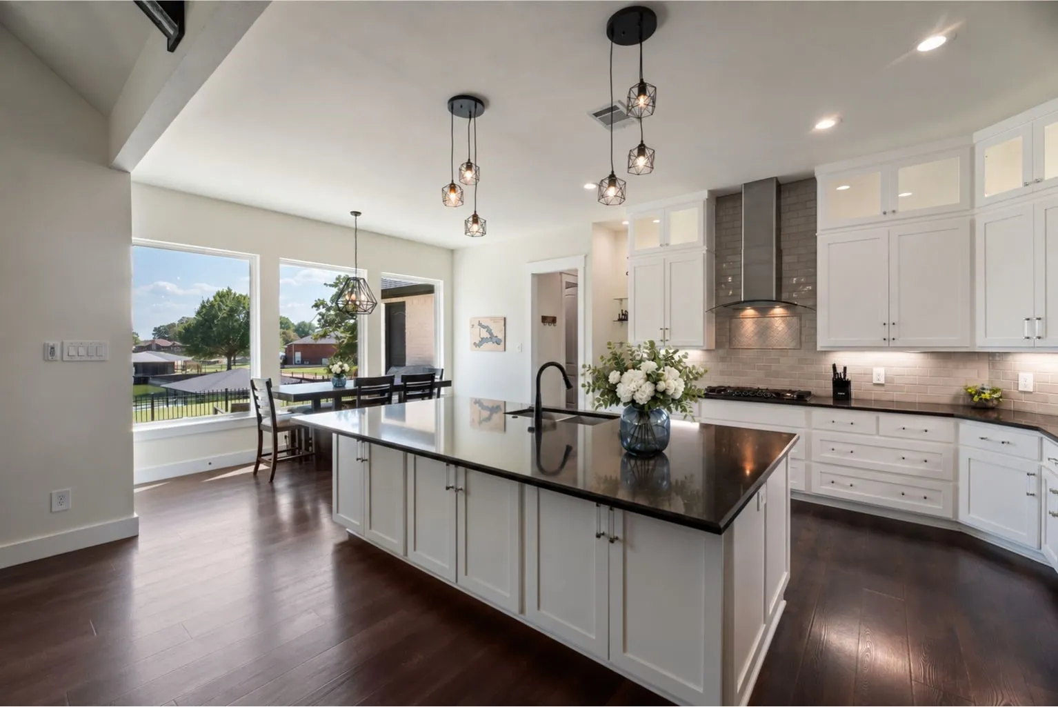 Single Family Residence For Sale in Navarro County , 218 White Rock Road, Corsicana, Texas 75109, 4 Bedroom, 5 Bathroom, 4 Garage spaces, 3,929 Sqft, built in 2022, mls#21390626, Real Estate Agent in Corsicana, Homes For Sale in Navarro county, Homes For Sale in Corsicana, Realtor in Corsicana Texas, Real Estate Brokerage Independent Realty Texas, Luminita Cordes Realtor