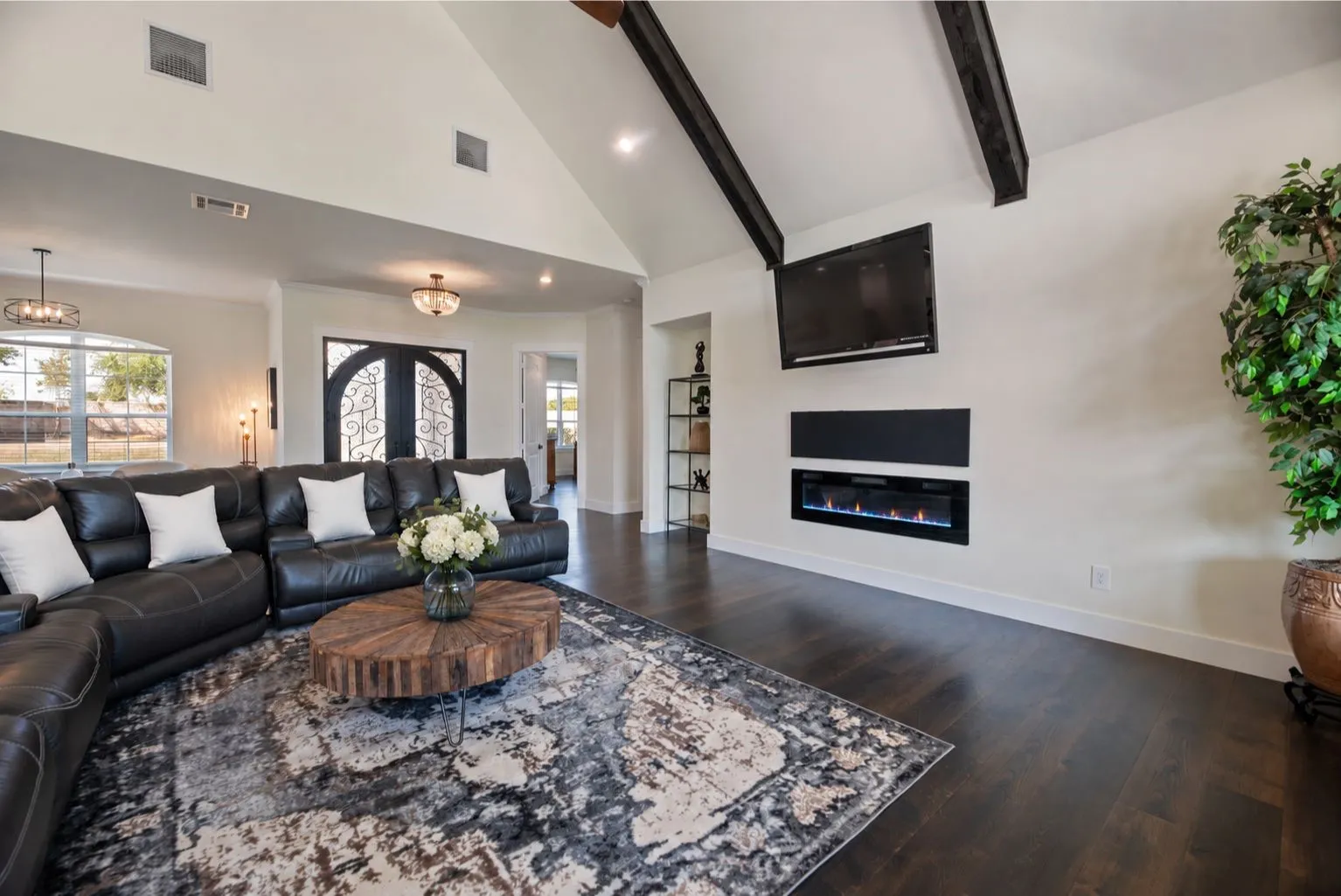 Single Family Residence For Sale in Navarro County , 218 White Rock Road, Corsicana, Texas 75109, 4 Bedroom, 5 Bathroom, 4 Garage spaces, 3,929 Sqft, built in 2022, mls#21390626, Real Estate Agent in Corsicana, Homes For Sale in Navarro county, Homes For Sale in Corsicana, Realtor in Corsicana Texas, Real Estate Brokerage Independent Realty Texas, Luminita Cordes Realtor