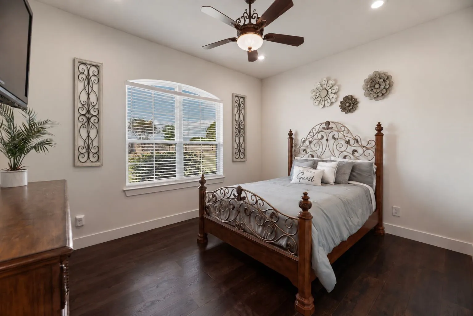 Single Family Residence For Sale in Navarro County , 218 White Rock Road, Corsicana, Texas 75109, 4 Bedroom, 5 Bathroom, 4 Garage spaces, 3,929 Sqft, built in 2022, mls#21390626, Real Estate Agent in Corsicana, Homes For Sale in Navarro county, Homes For Sale in Corsicana, Realtor in Corsicana Texas, Real Estate Brokerage Independent Realty Texas, Luminita Cordes Realtor