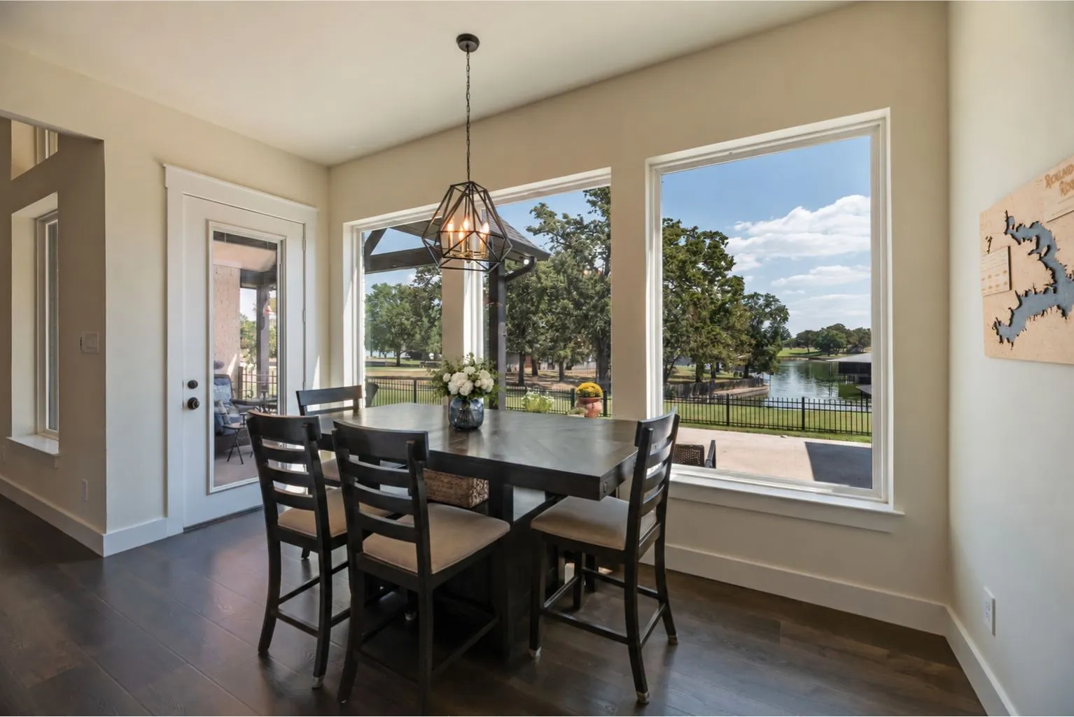 Single Family Residence For Sale in Navarro County , 218 White Rock Road, Corsicana, Texas 75109, 4 Bedroom, 5 Bathroom, 4 Garage spaces, 3,929 Sqft, built in 2022, mls#21390626, Real Estate Agent in Corsicana, Homes For Sale in Navarro county, Homes For Sale in Corsicana, Realtor in Corsicana Texas, Real Estate Brokerage Independent Realty Texas, Luminita Cordes Realtor